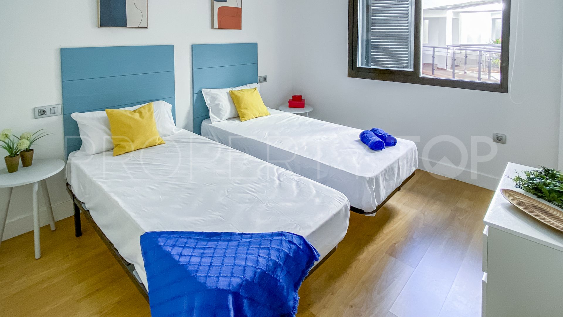Comprar apartamento con 2 dormitorios en Casares del Mar