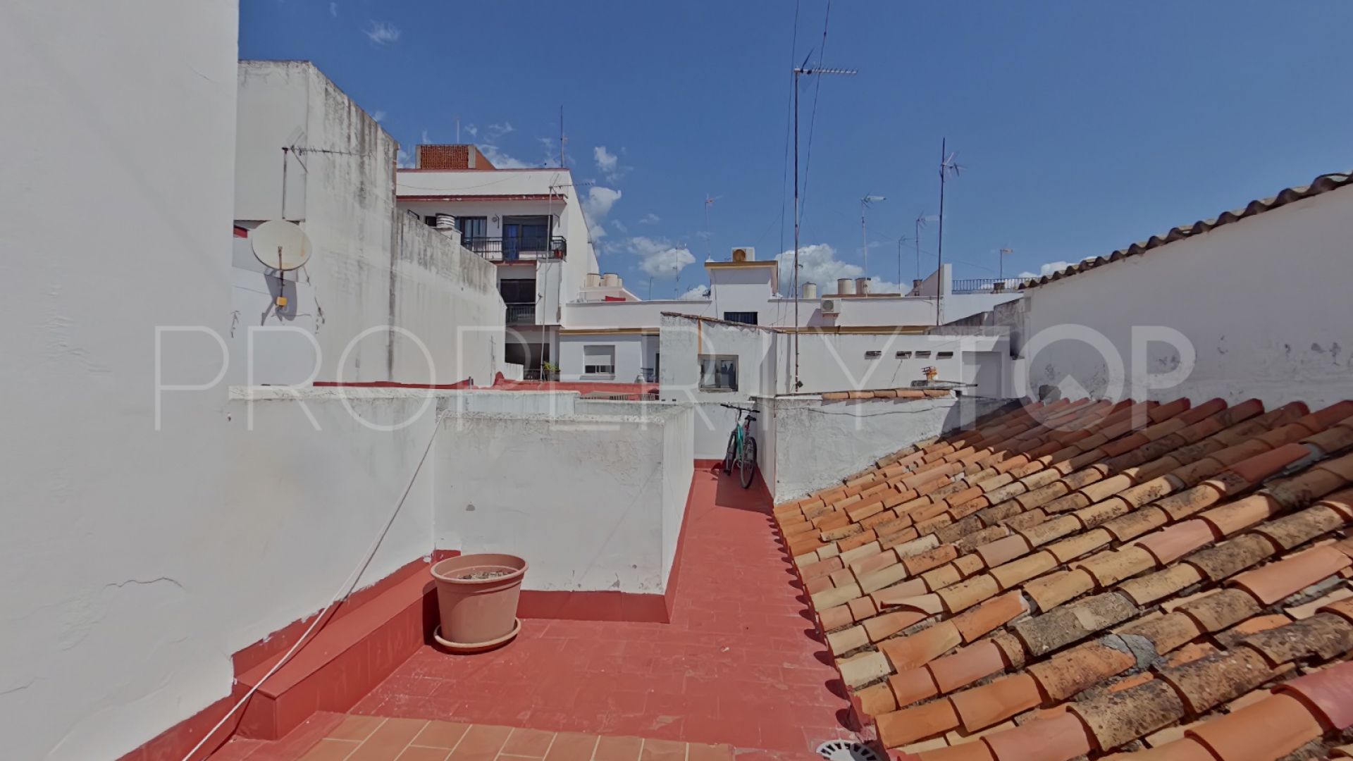 Se vende apartamento con 2 dormitorios en Estepona Casco Antiguo