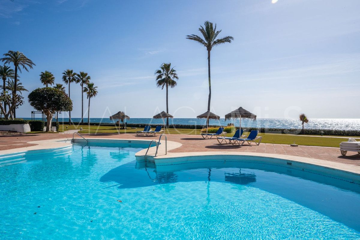 Apartamento planta baja for sale with 2 bedrooms in Alcazaba Beach