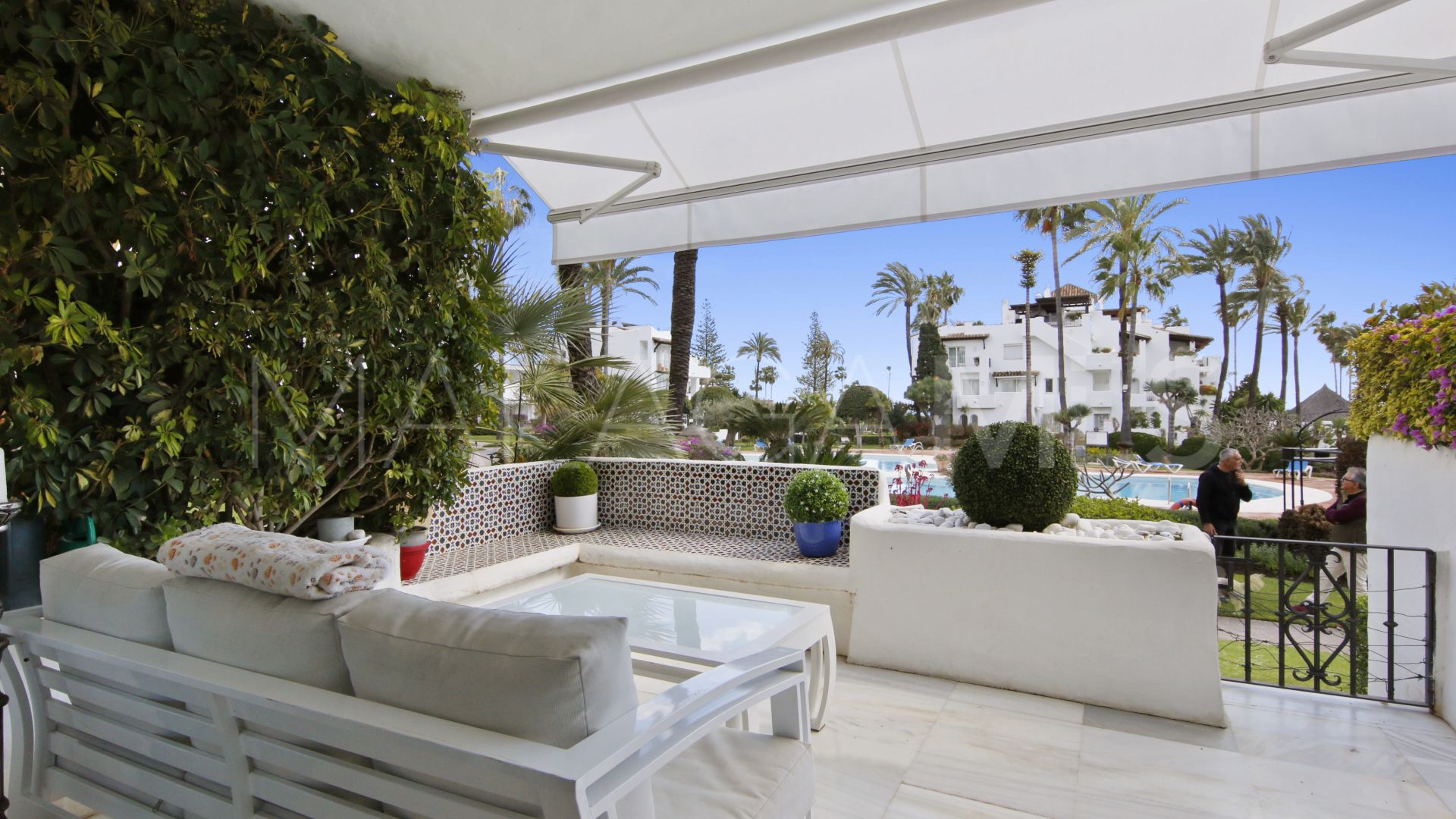 Apartamento planta baja for sale with 2 bedrooms in Alcazaba Beach
