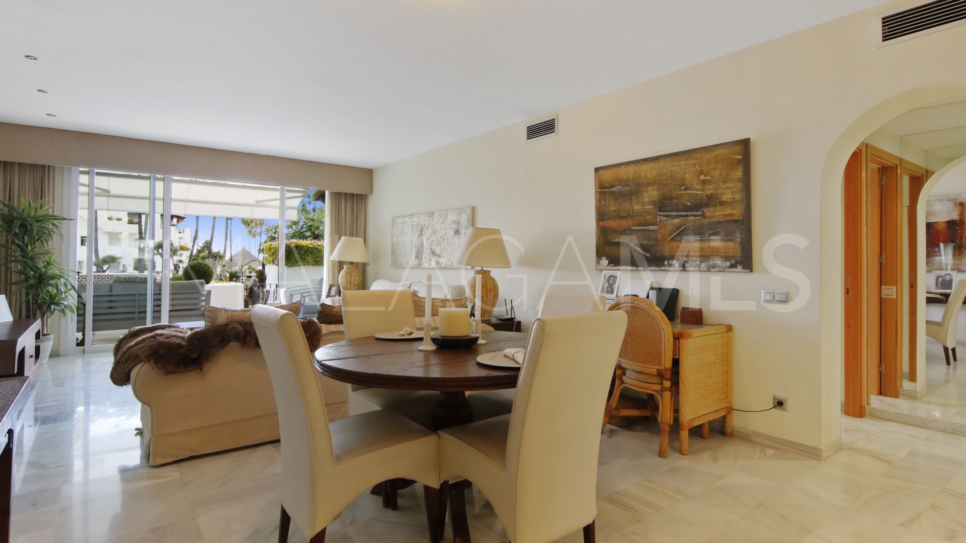 Apartamento planta baja for sale with 2 bedrooms in Alcazaba Beach