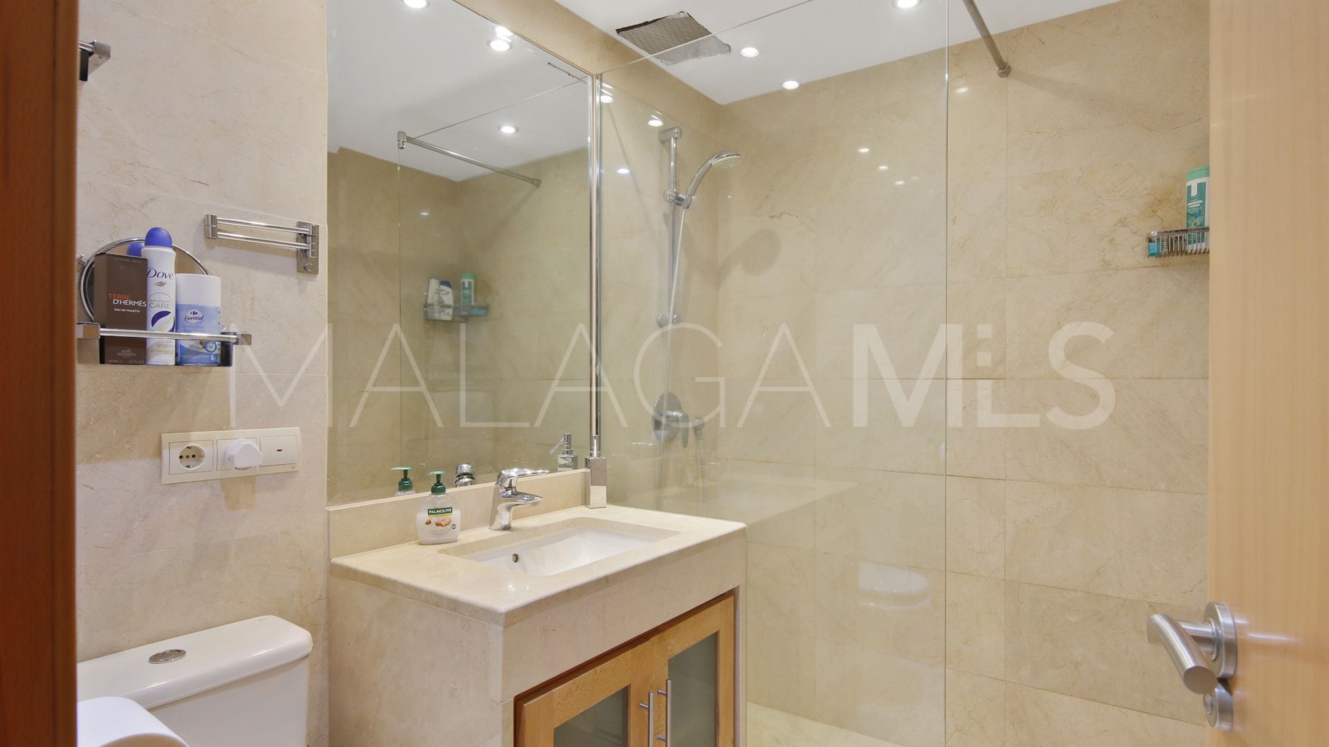 Apartamento planta baja for sale with 2 bedrooms in Alcazaba Beach