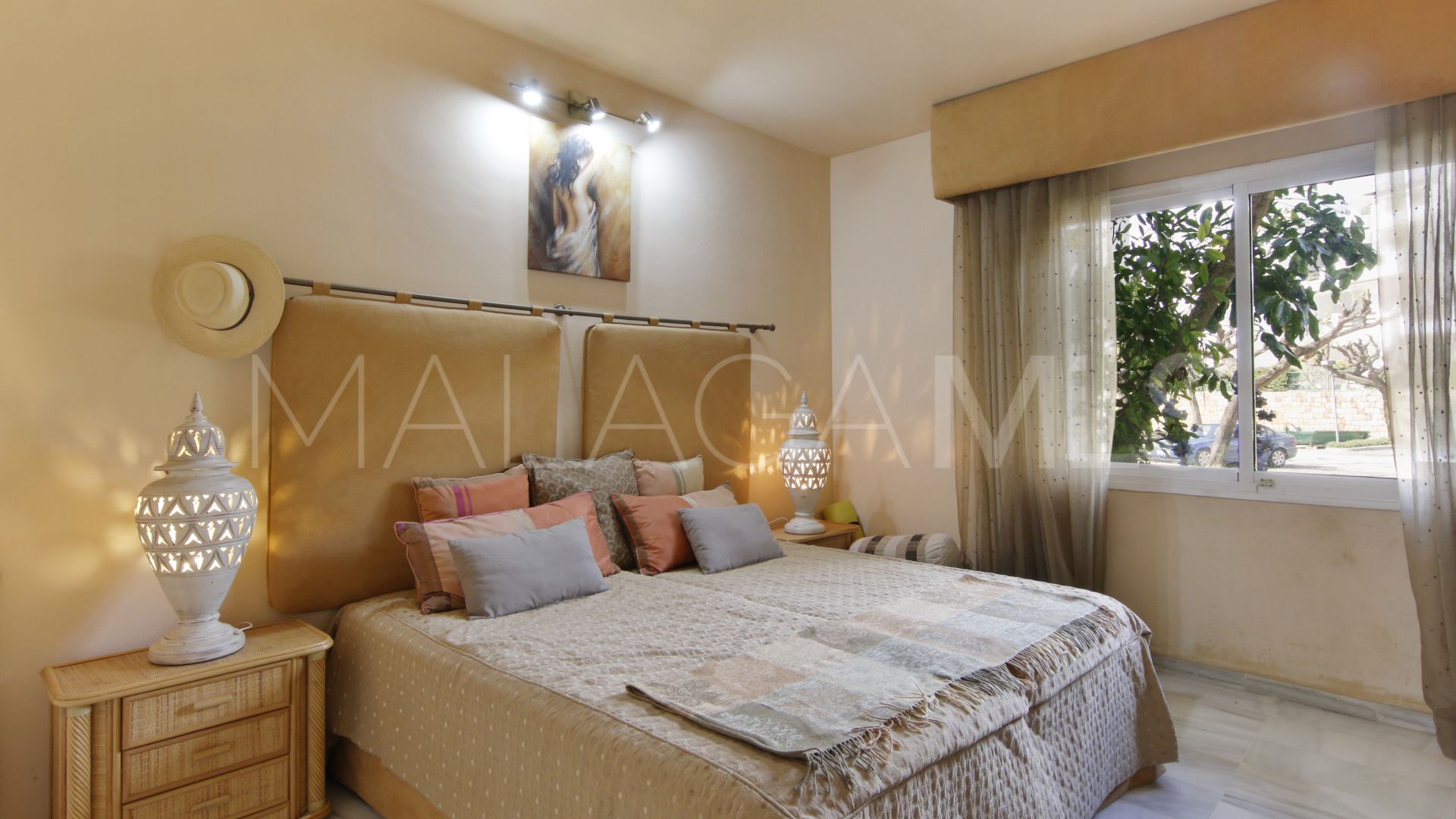 Apartamento planta baja for sale with 2 bedrooms in Alcazaba Beach