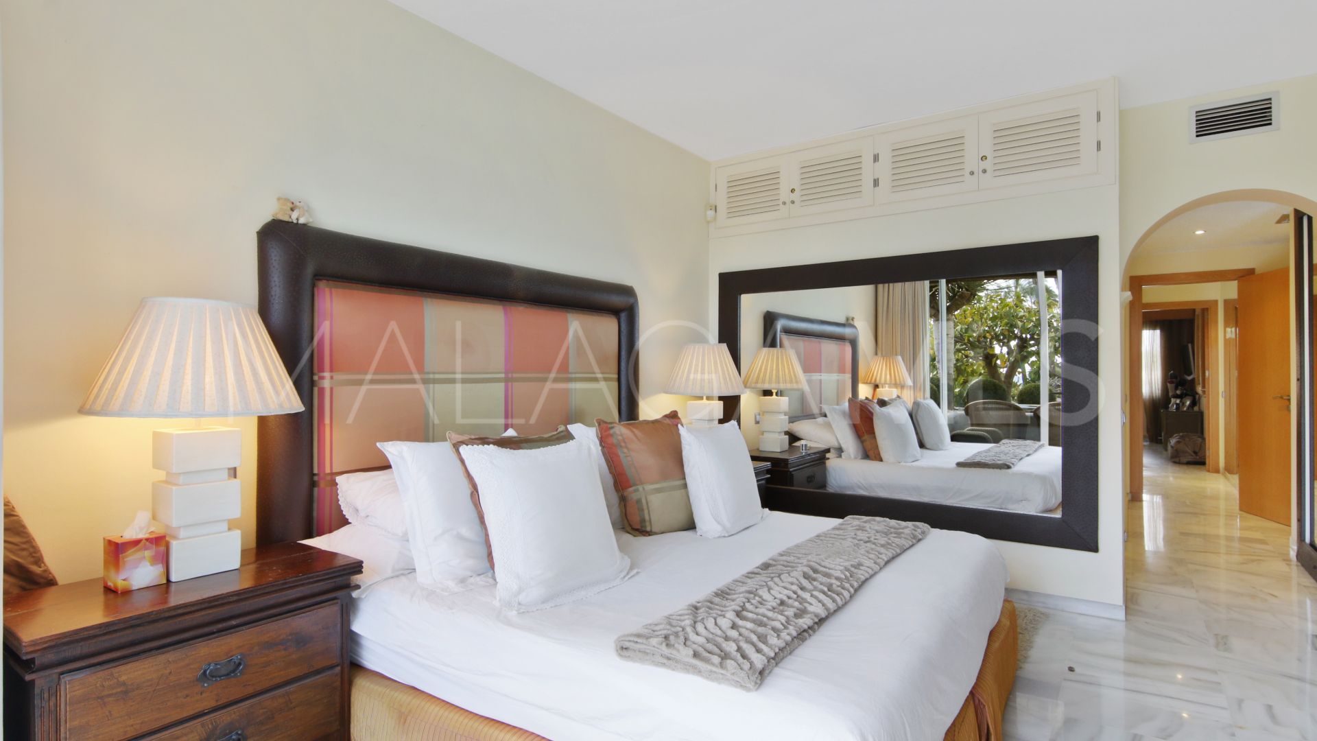 Apartamento planta baja for sale with 2 bedrooms in Alcazaba Beach