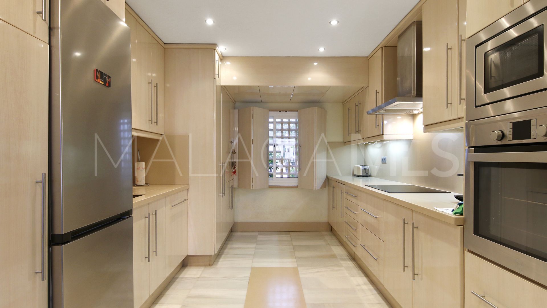 Apartamento planta baja for sale with 2 bedrooms in Alcazaba Beach