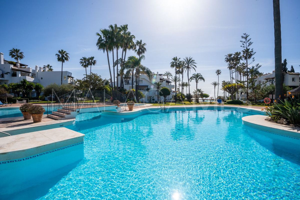 Apartamento planta baja for sale with 2 bedrooms in Alcazaba Beach