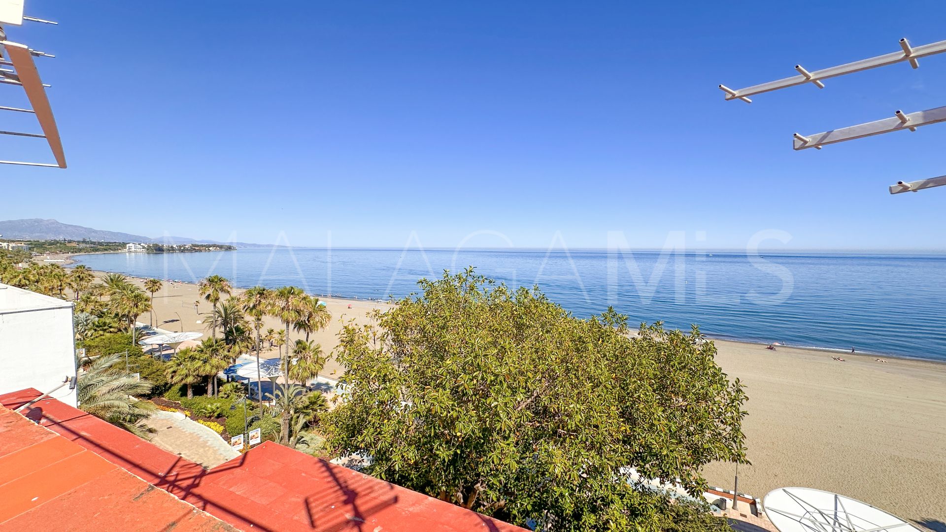 For sale 2 bedrooms penthouse in Estepona Centre