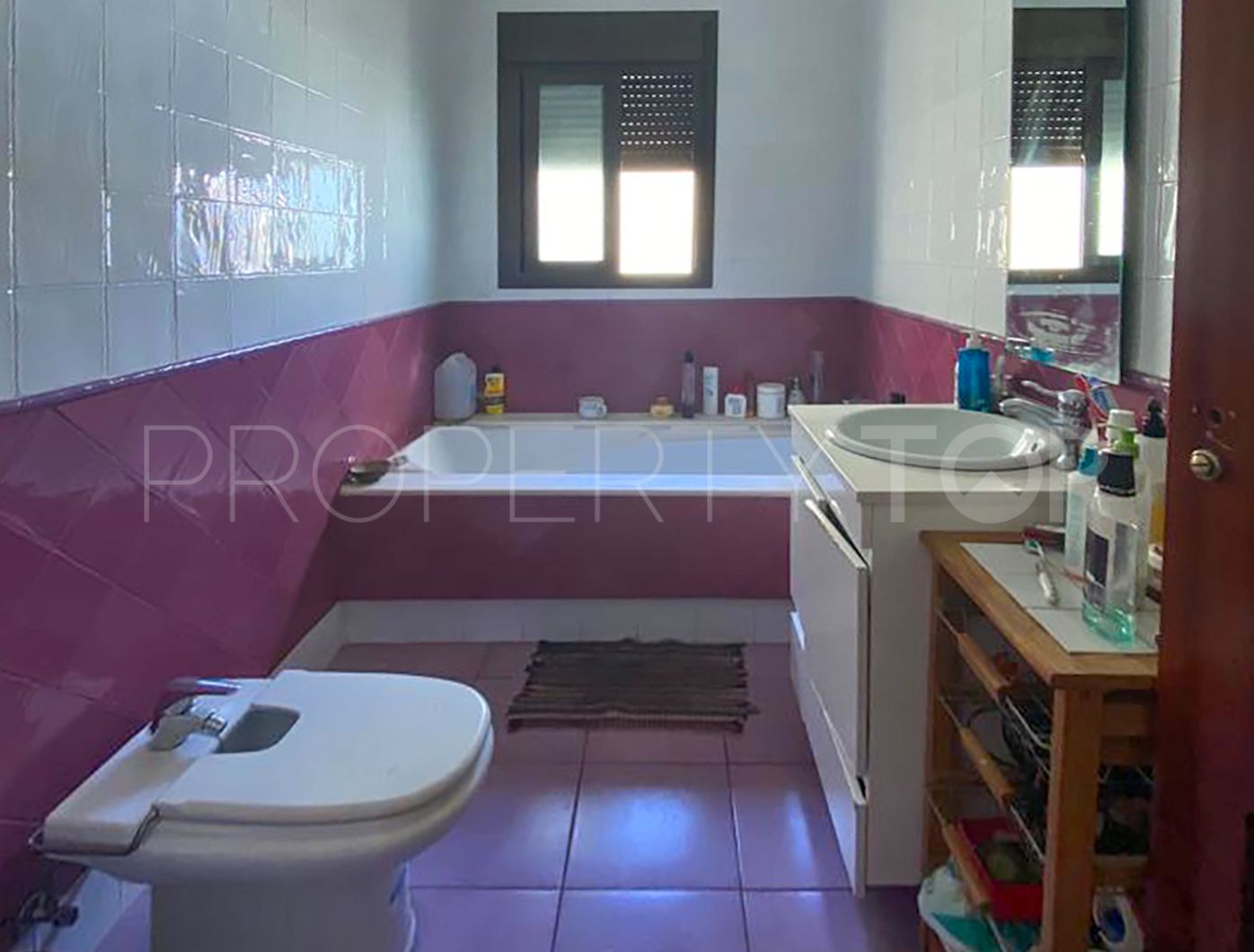 Adosado con 6 dormitorios en venta en Estepona Casco Antiguo