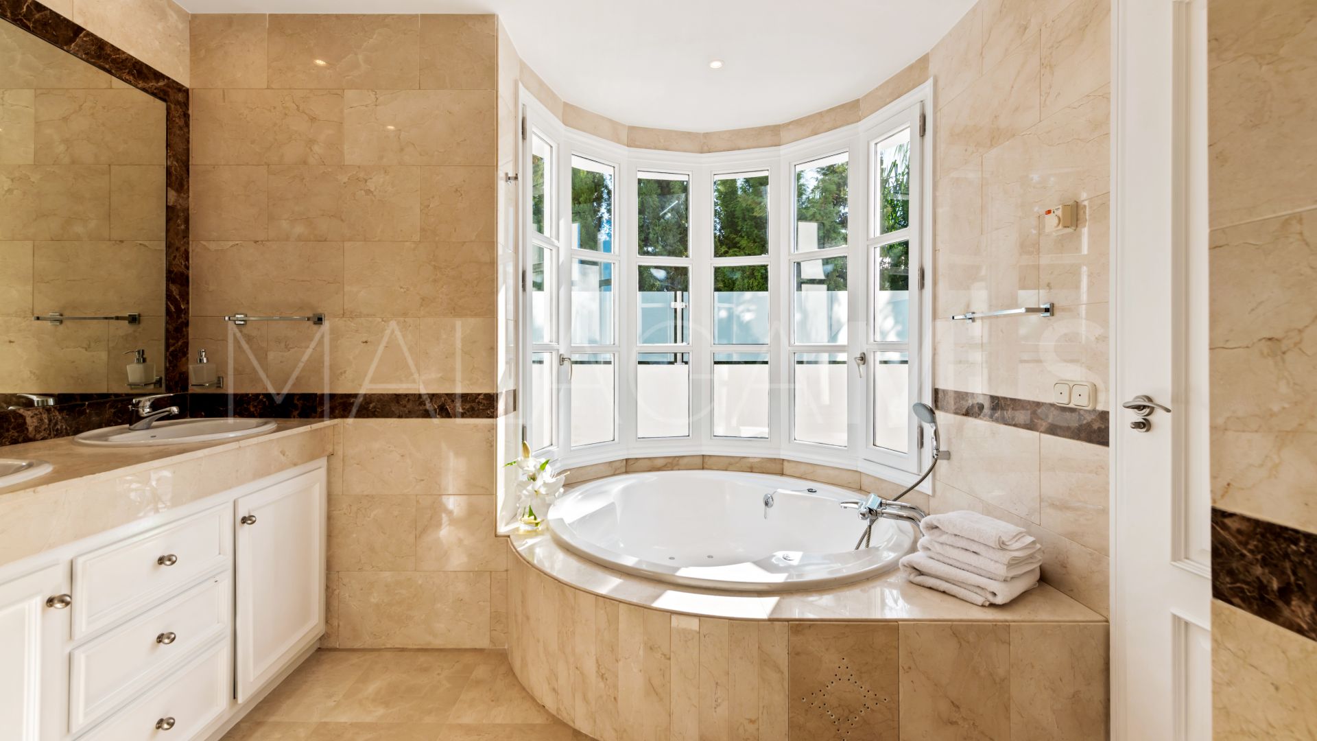 Villa for sale in Sierra Blanca