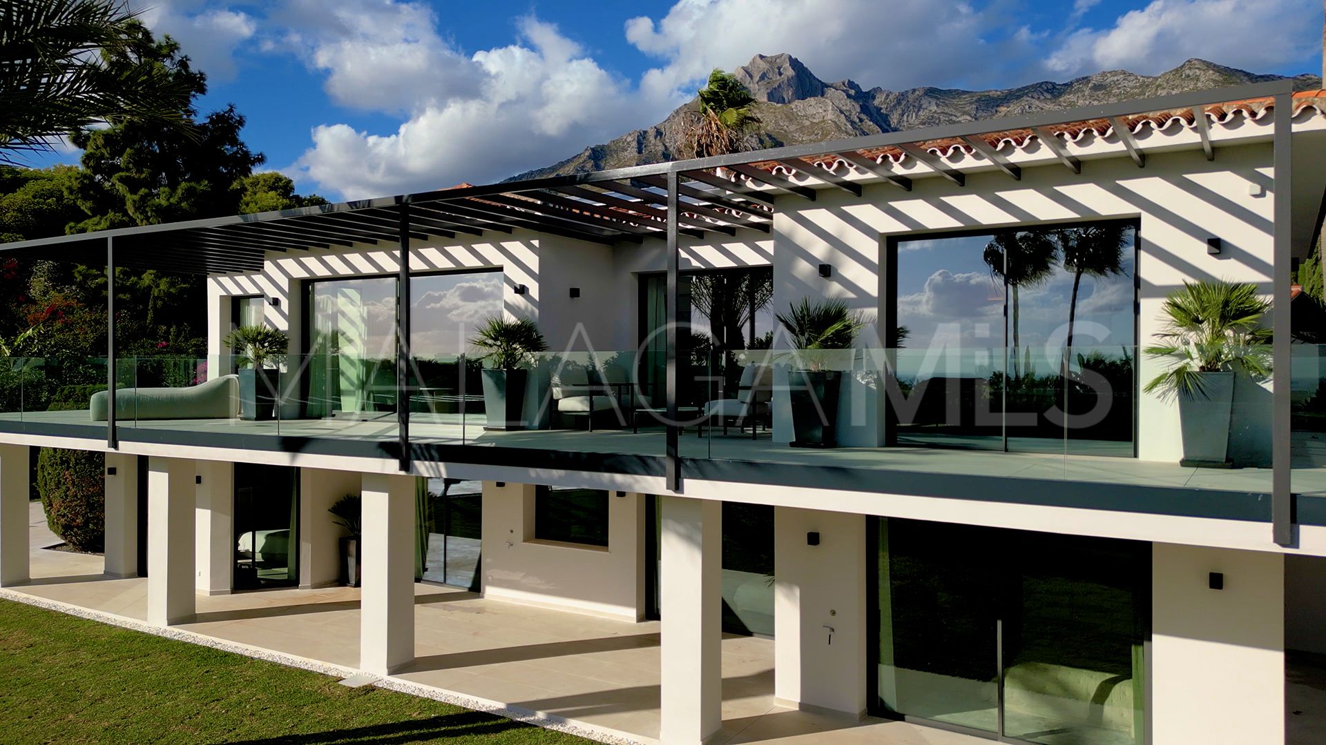 For sale villa in Nagüeles with 5 bedrooms