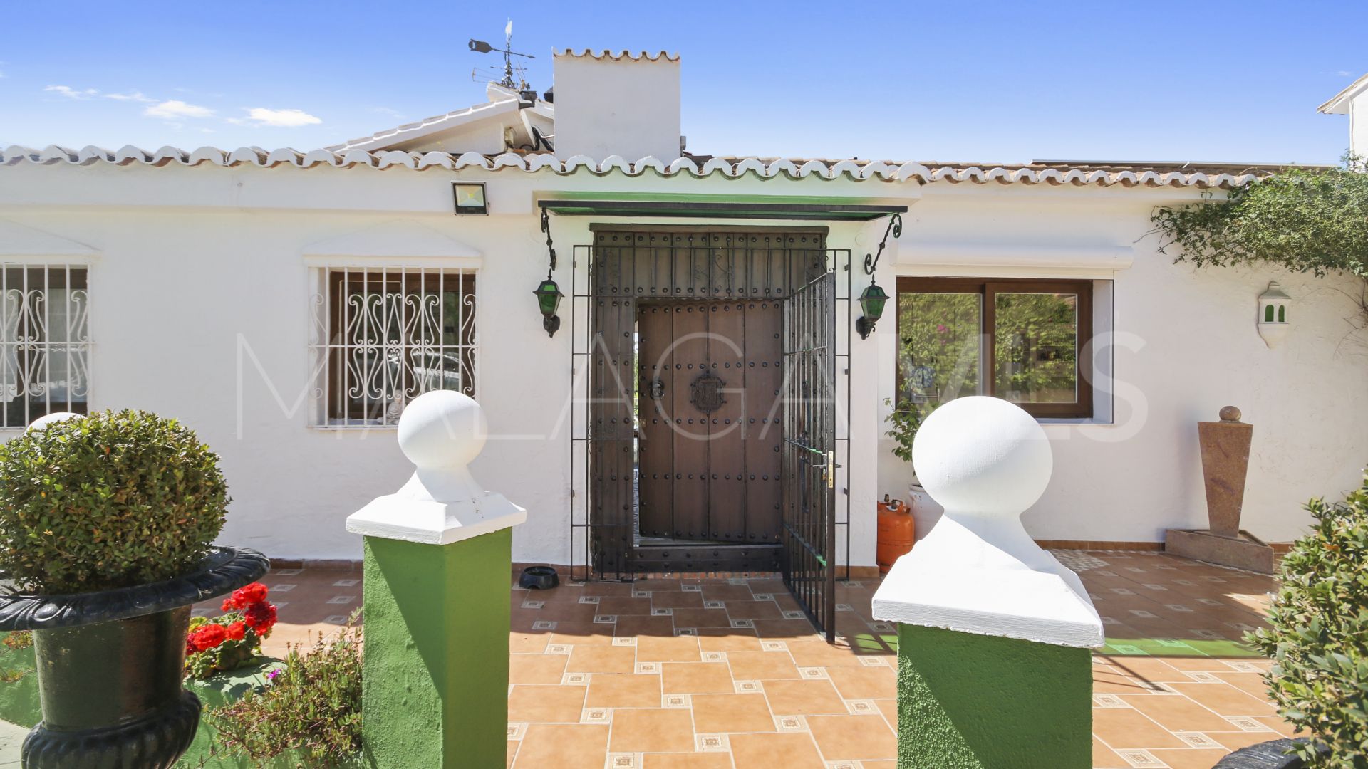 Villa for sale in Estepona