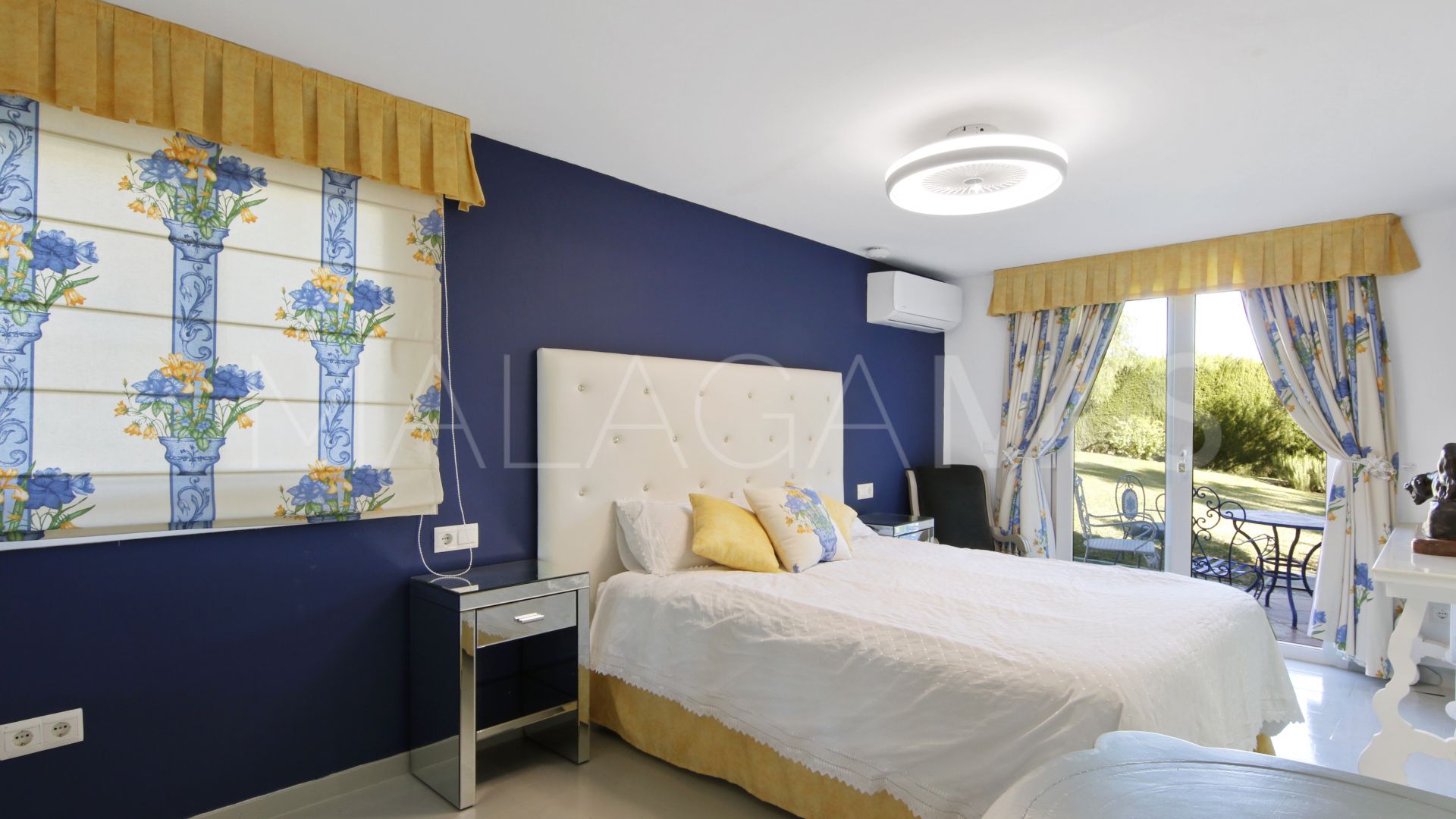 Villa for sale in Estepona
