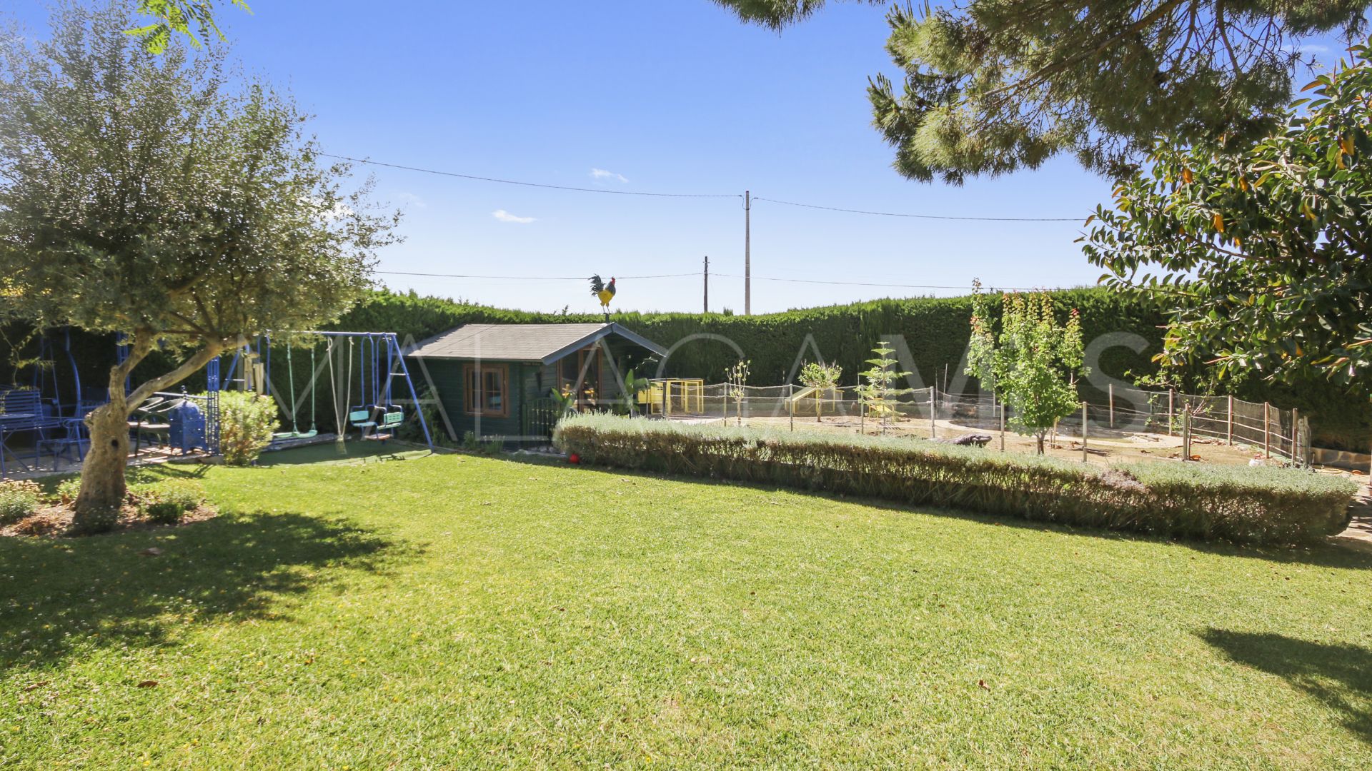 Villa for sale in Estepona