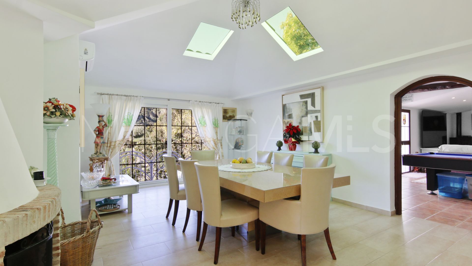 Villa for sale in Estepona