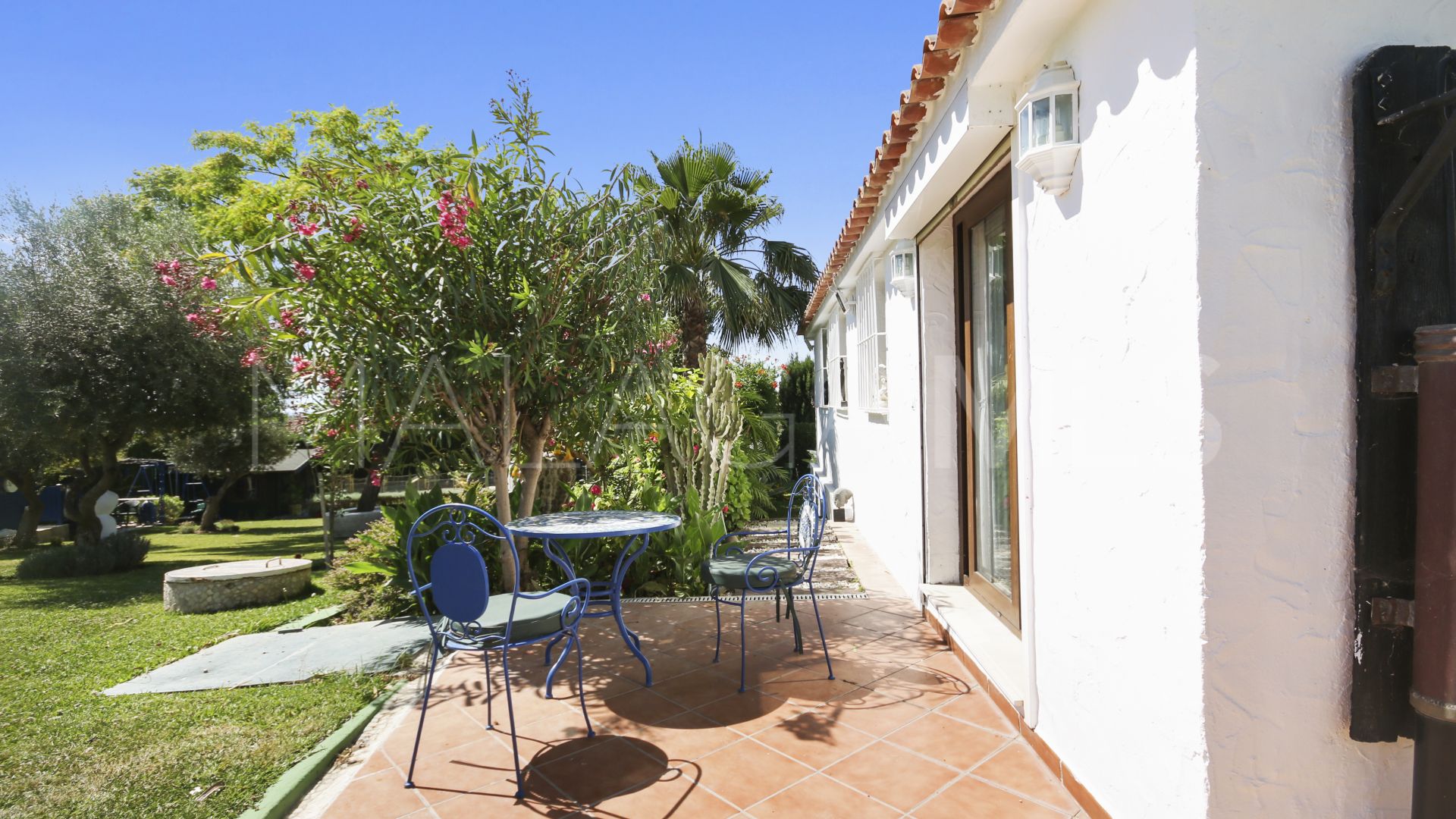 Villa for sale in Estepona