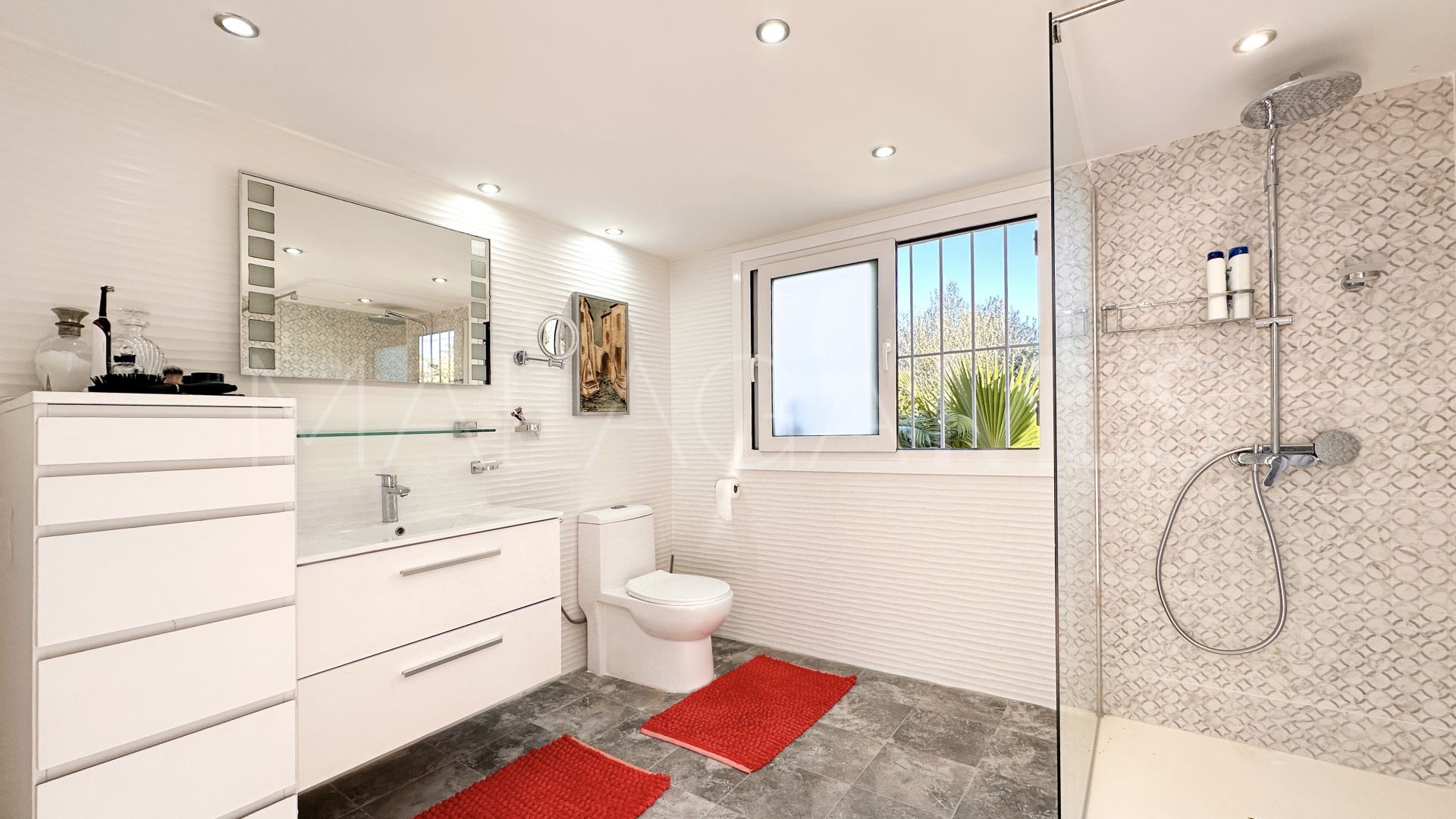Villa for sale in Estepona