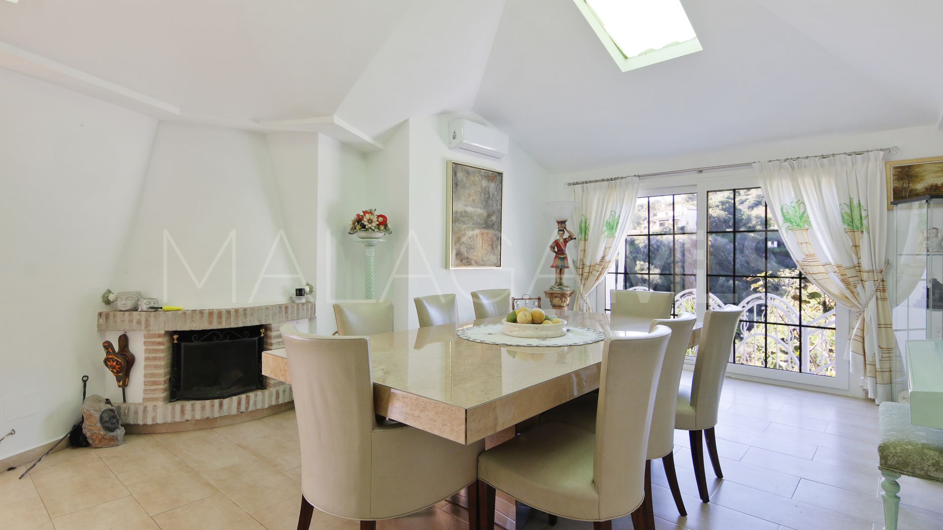 Villa for sale in Estepona