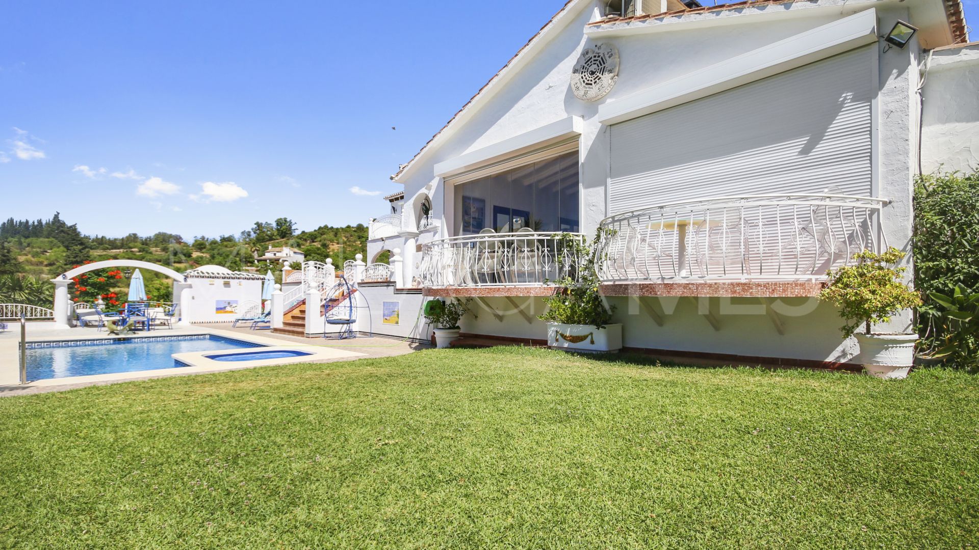 Villa for sale in Estepona
