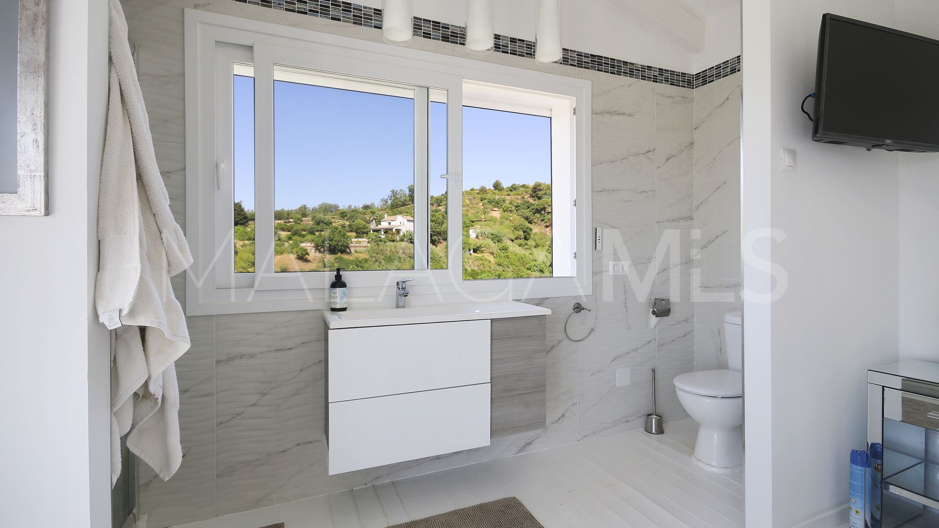 Villa for sale in Estepona