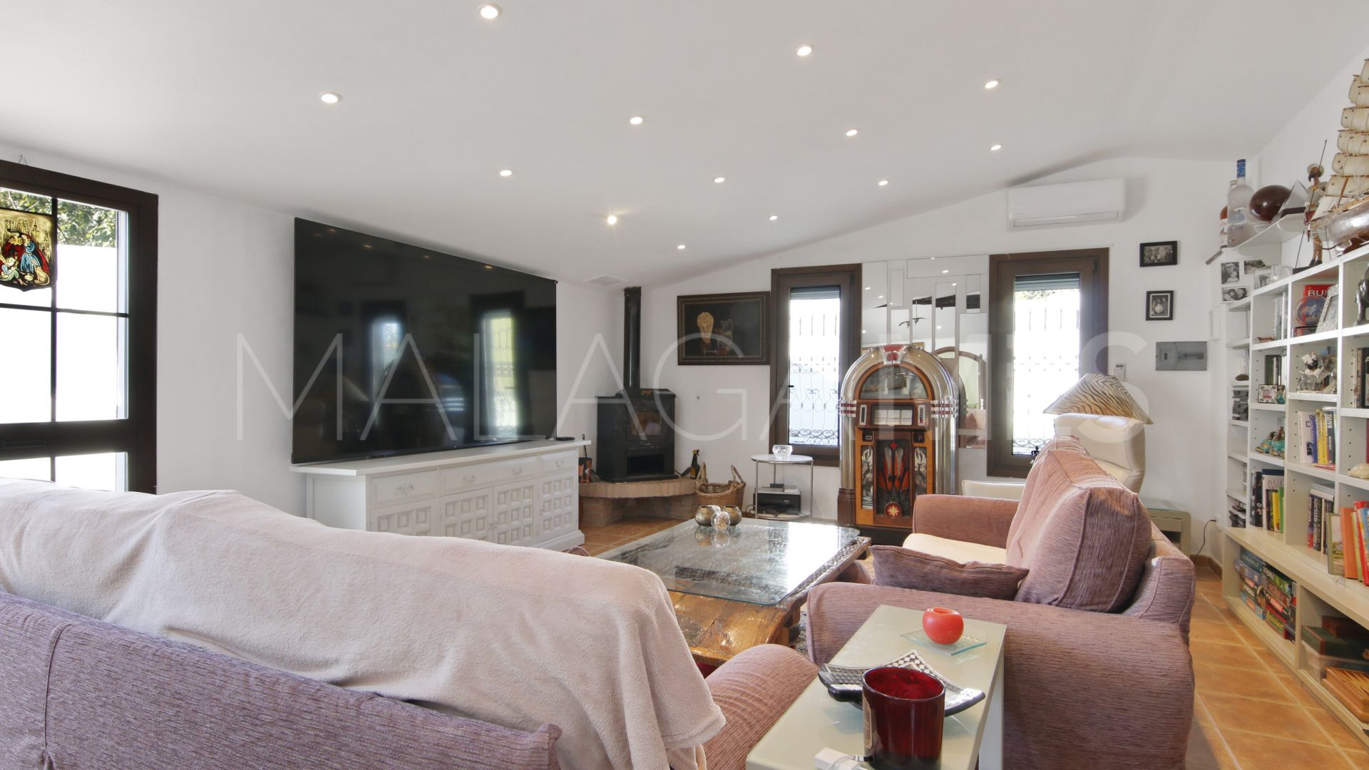 Villa for sale in Estepona