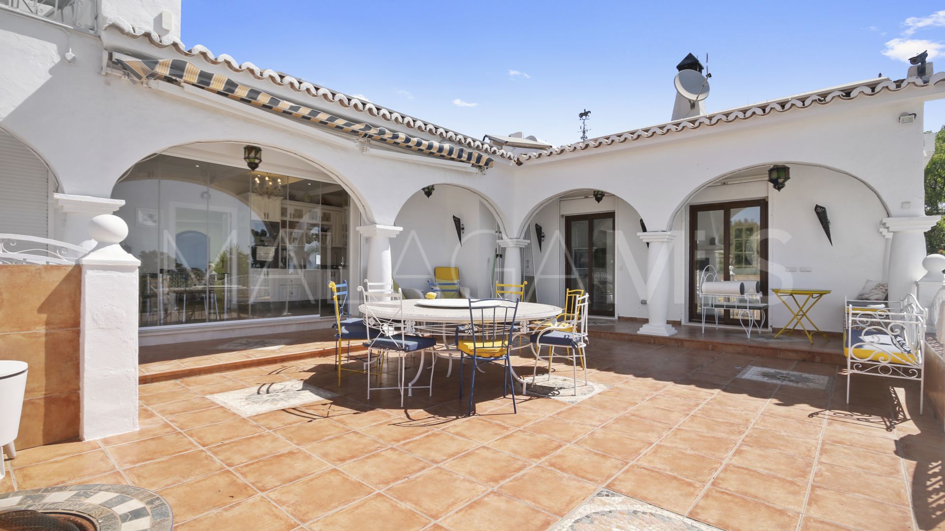 Villa for sale in Estepona