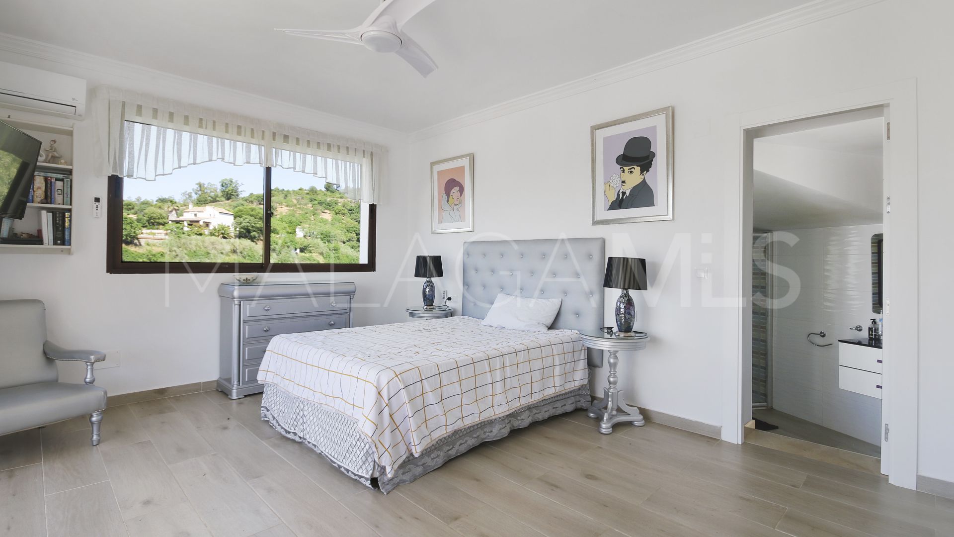 Villa for sale in Estepona