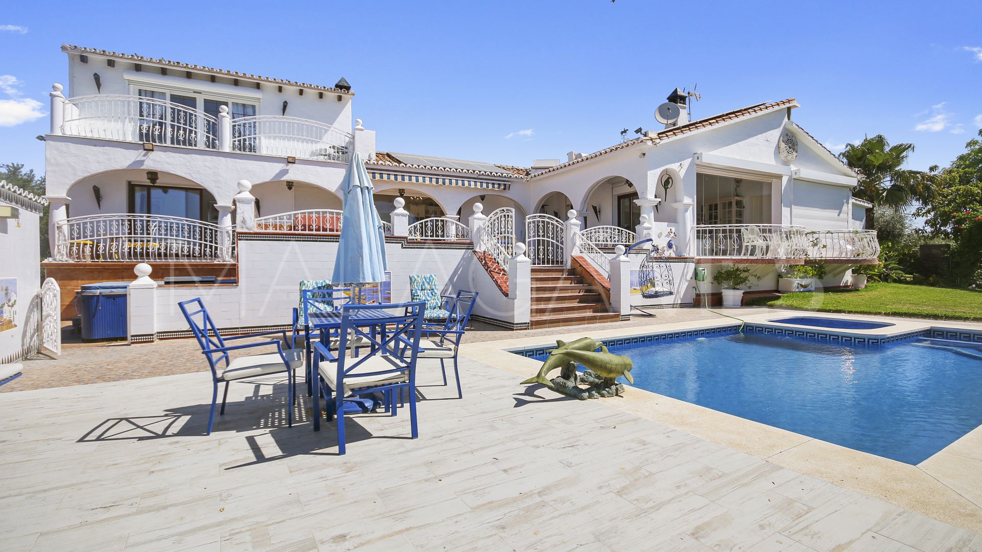 Villa for sale in Estepona