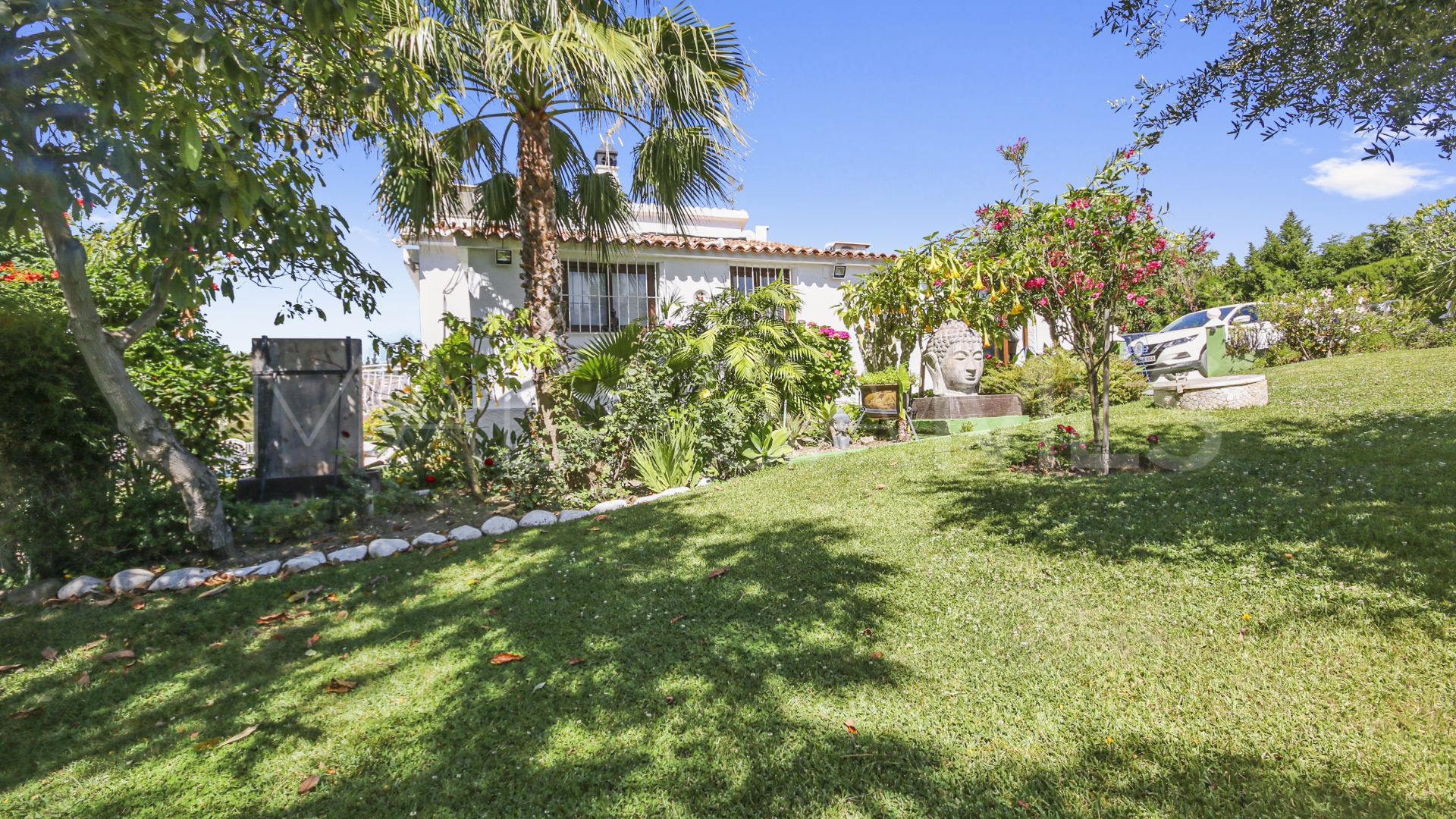 Villa for sale in Estepona