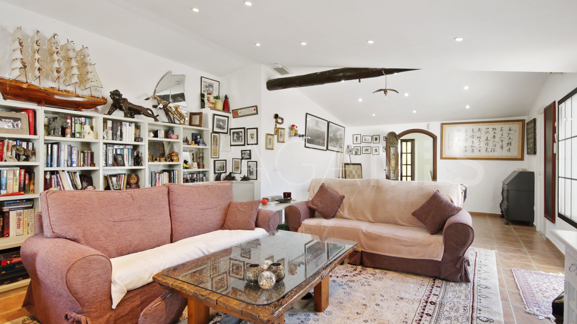 Villa for sale in Estepona