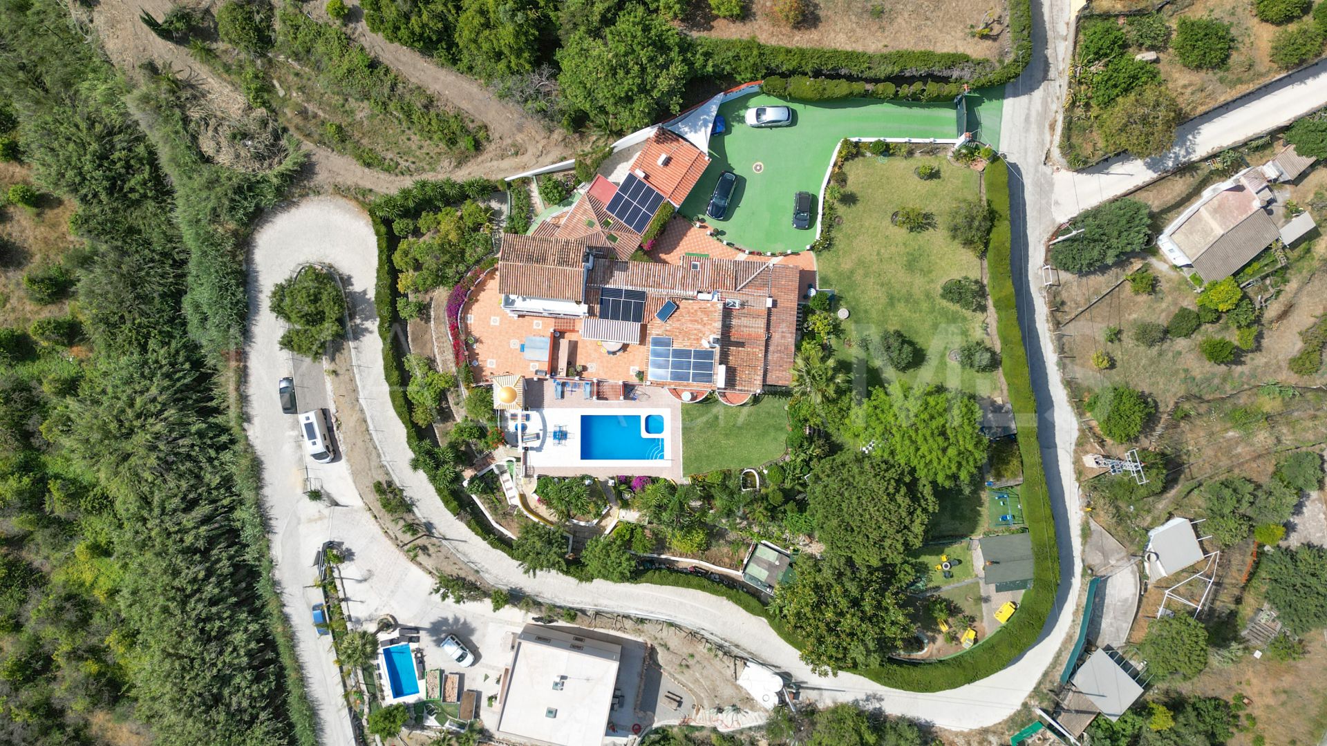 Villa for sale in Estepona