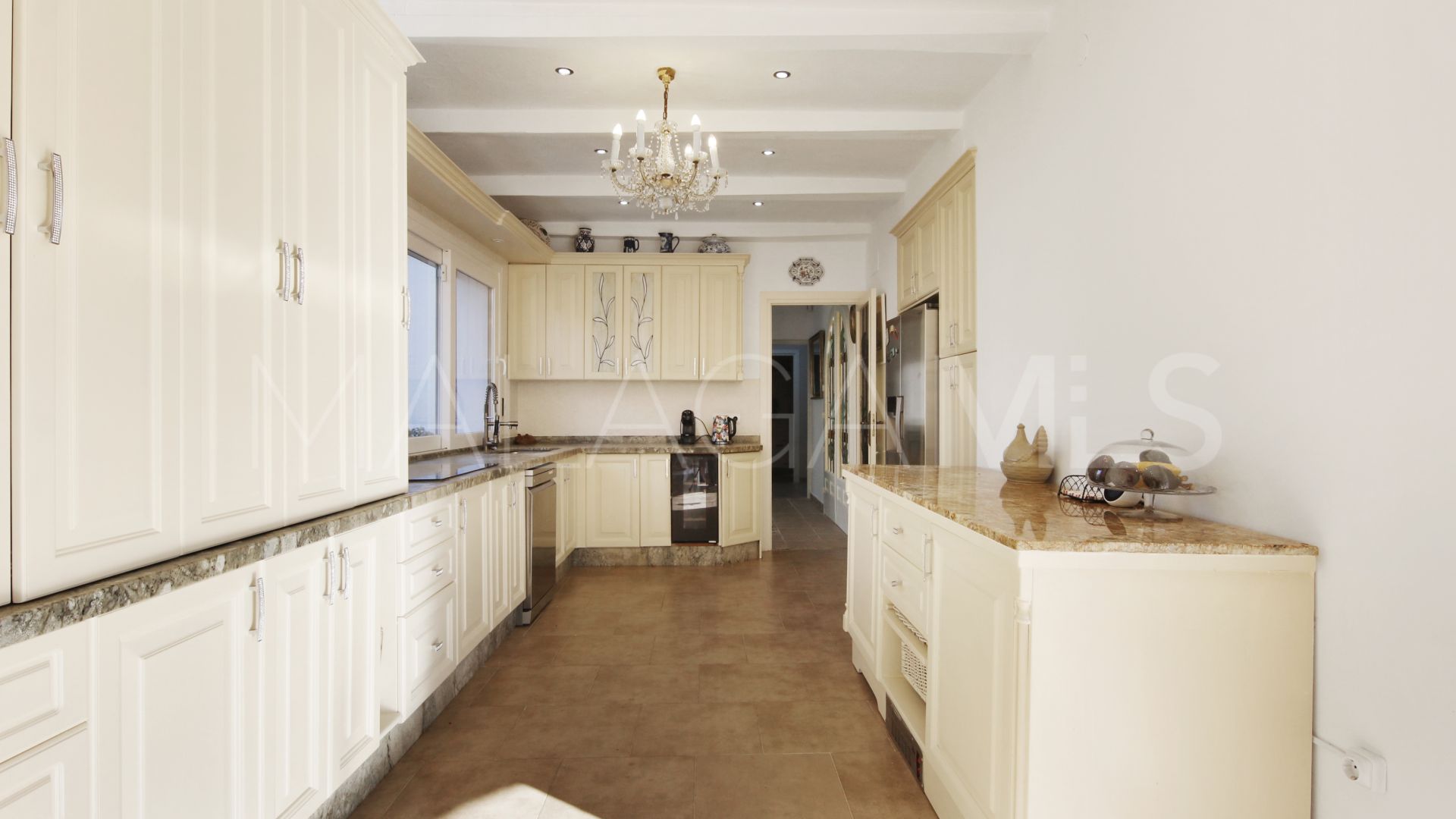 Villa for sale in Estepona