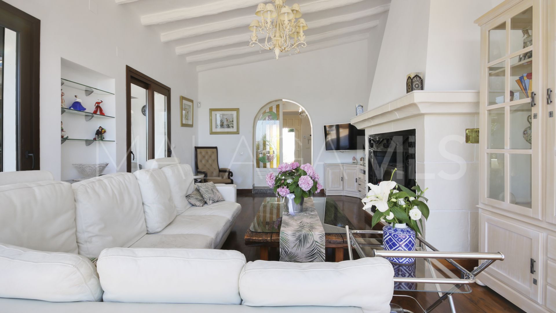 Villa for sale in Estepona
