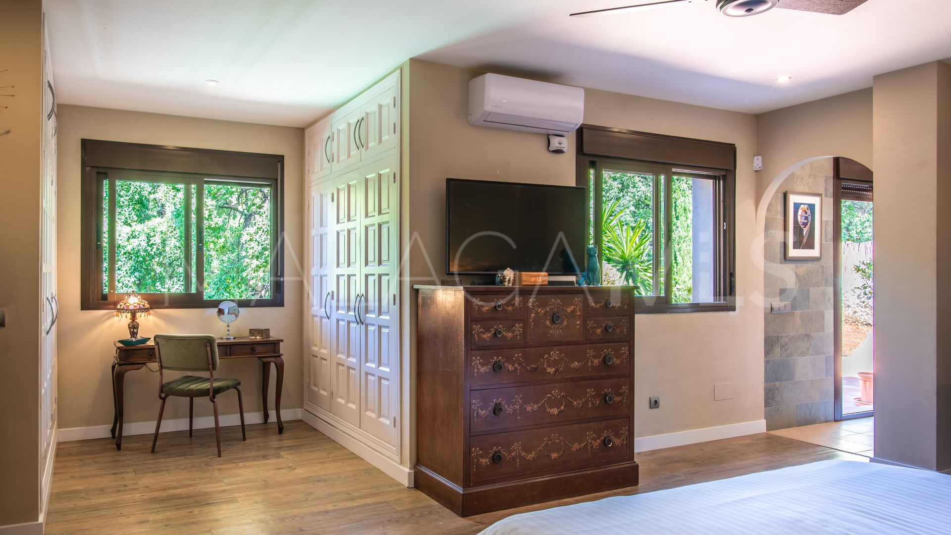 Villa for sale in Forest Hills