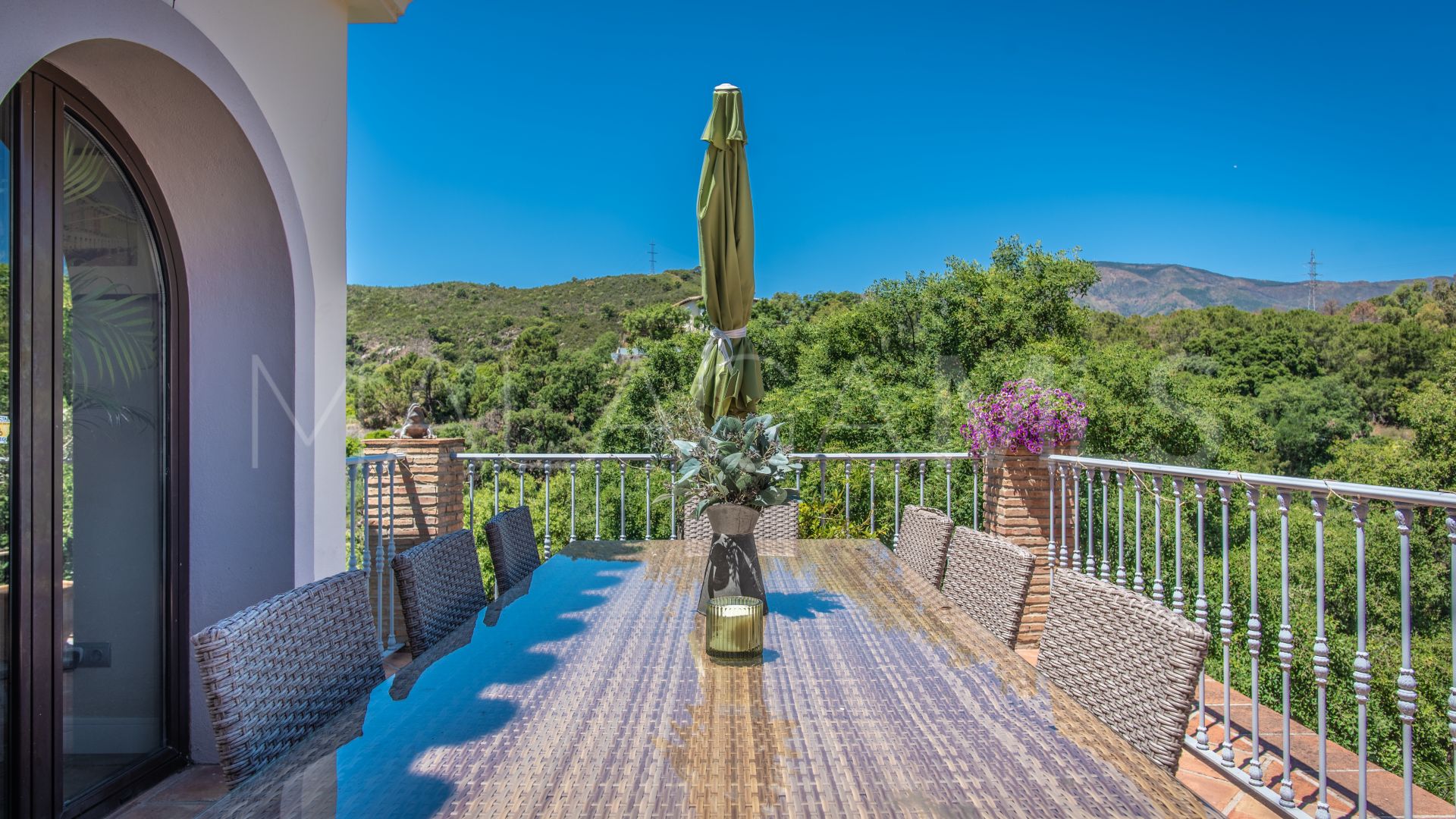 Villa for sale in Forest Hills