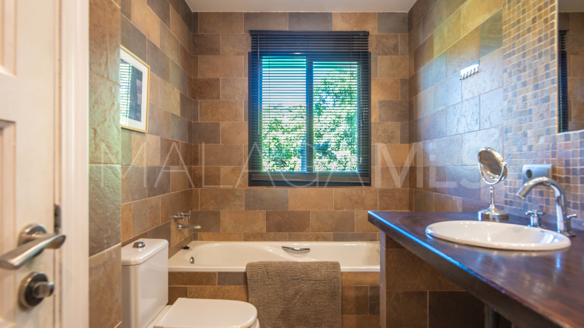 Villa for sale in Forest Hills