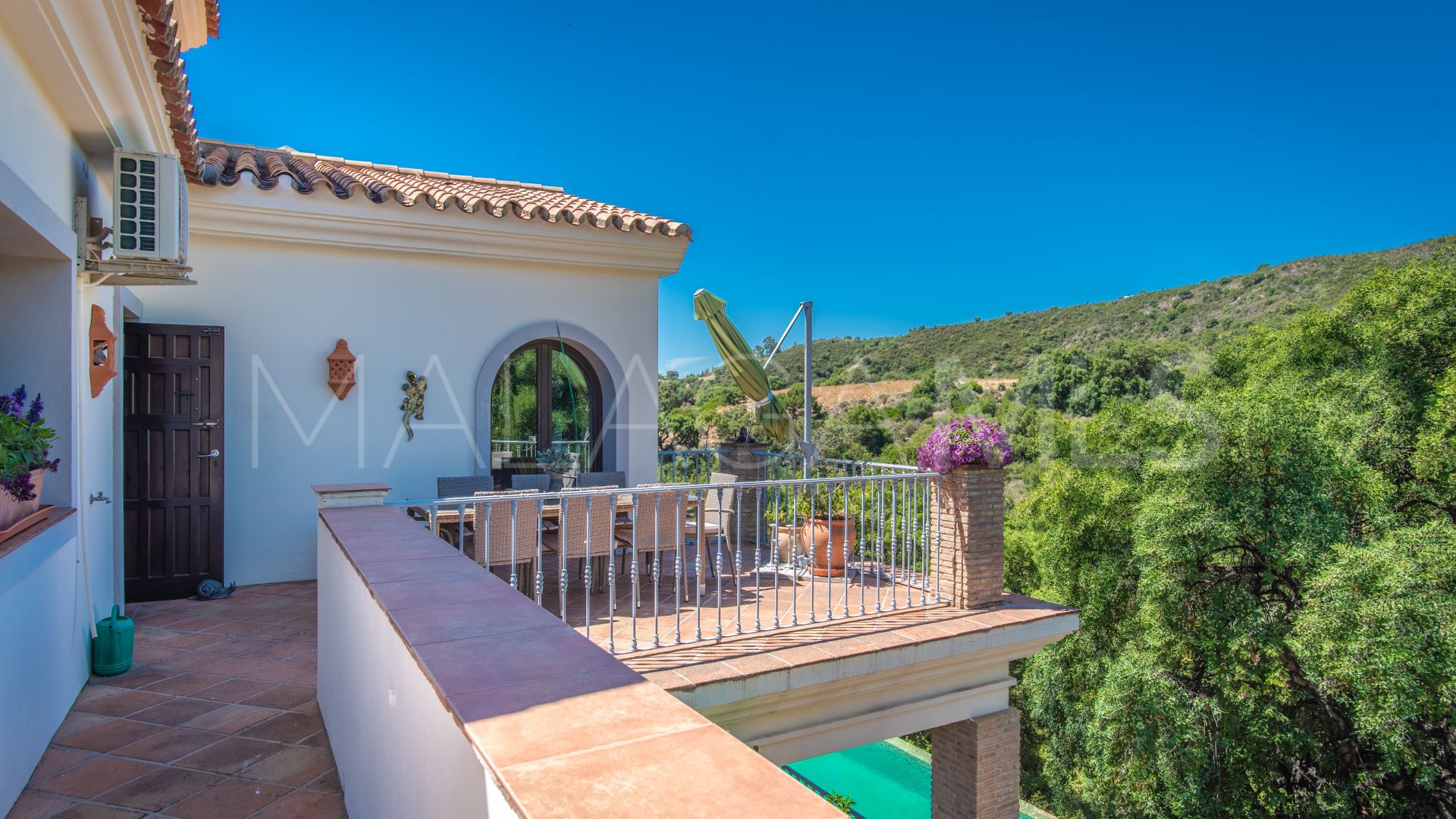 Villa for sale in Forest Hills