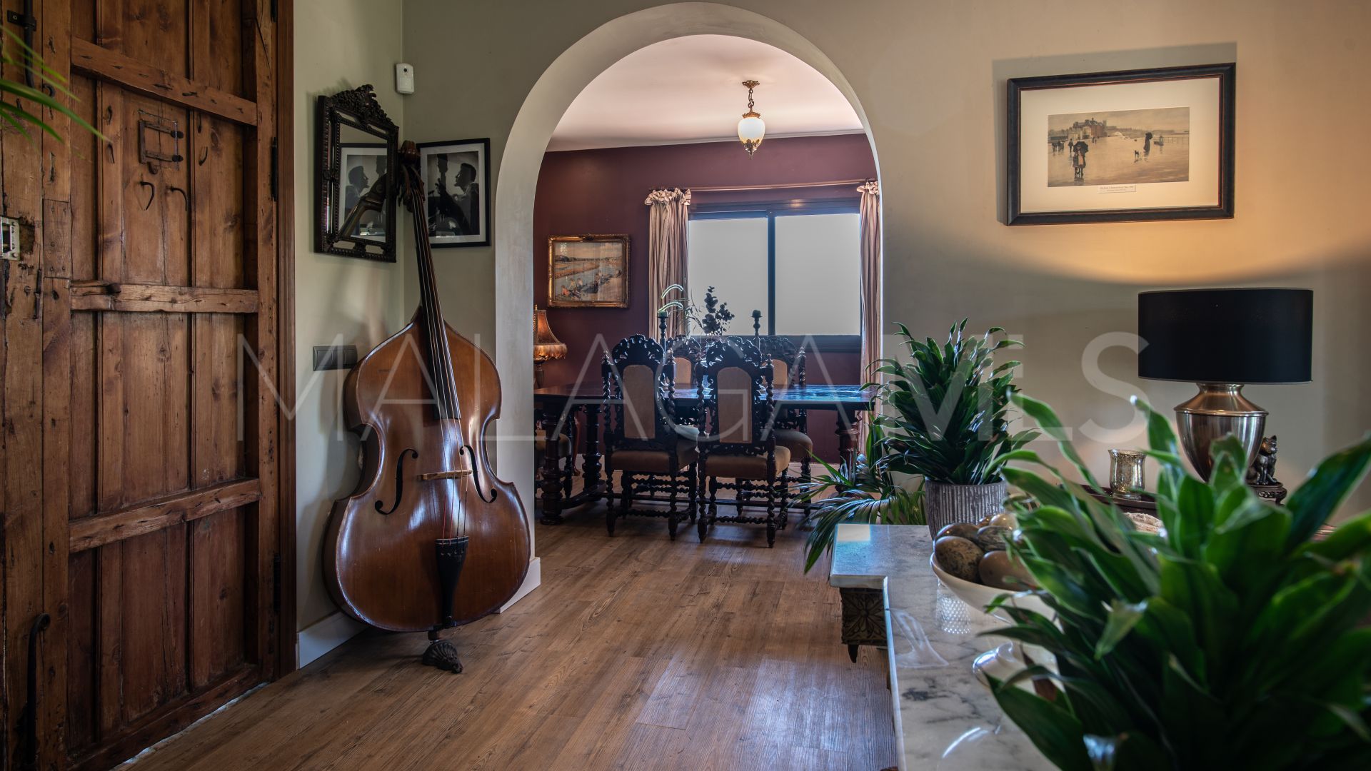 Villa for sale in Forest Hills