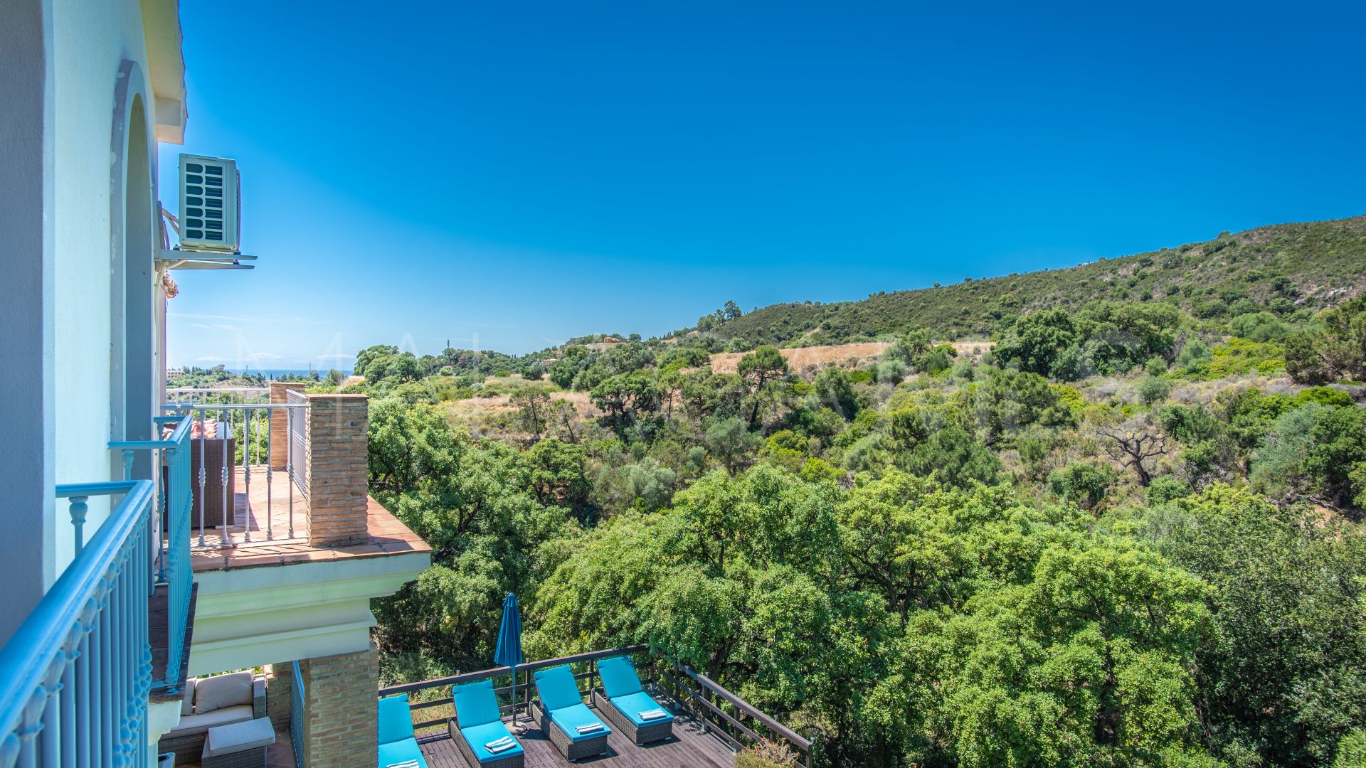 Villa for sale in Forest Hills