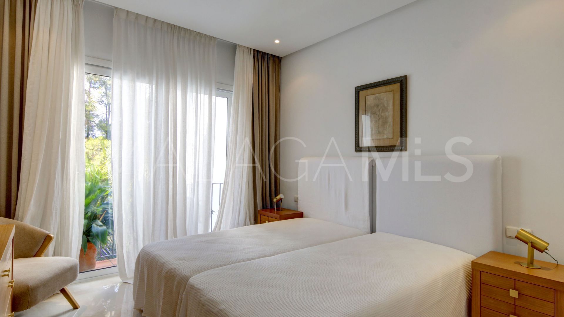 For sale penthouse in Alcazaba Beach with 2 bedrooms