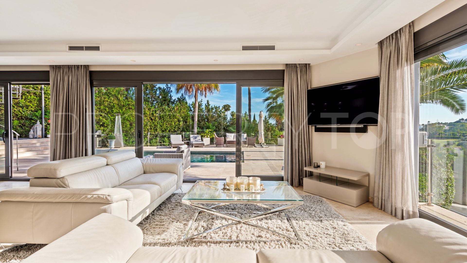 Villa with 5 bedrooms for sale in Supermanzana H