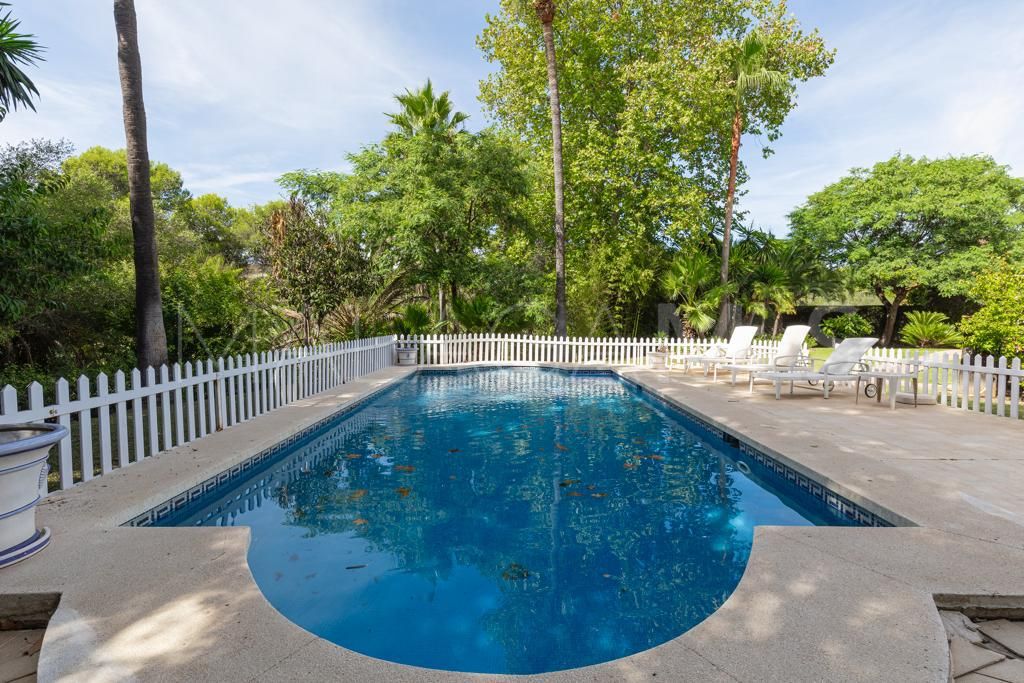 El Paraiso 4 bedrooms villa for sale