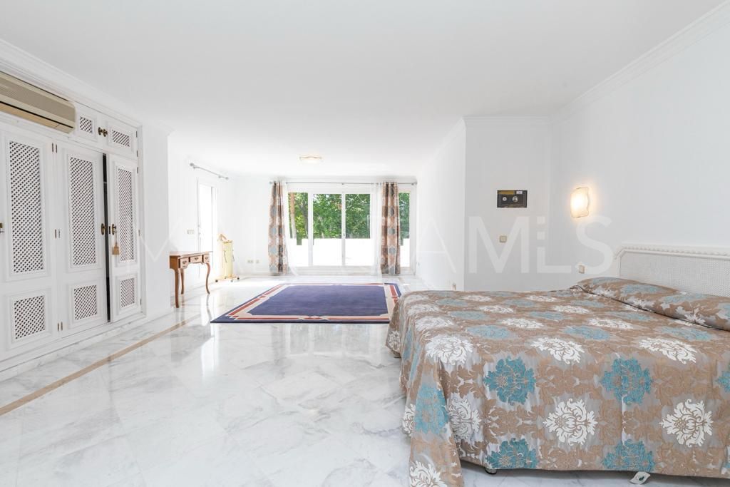 El Paraiso 4 bedrooms villa for sale