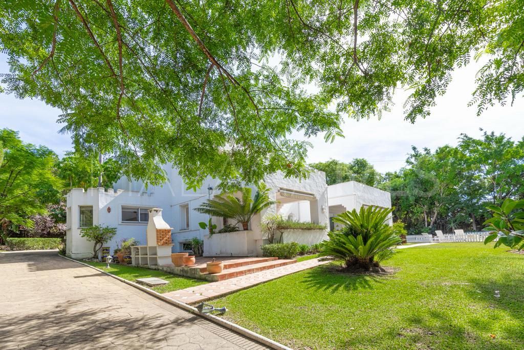 El Paraiso 4 bedrooms villa for sale