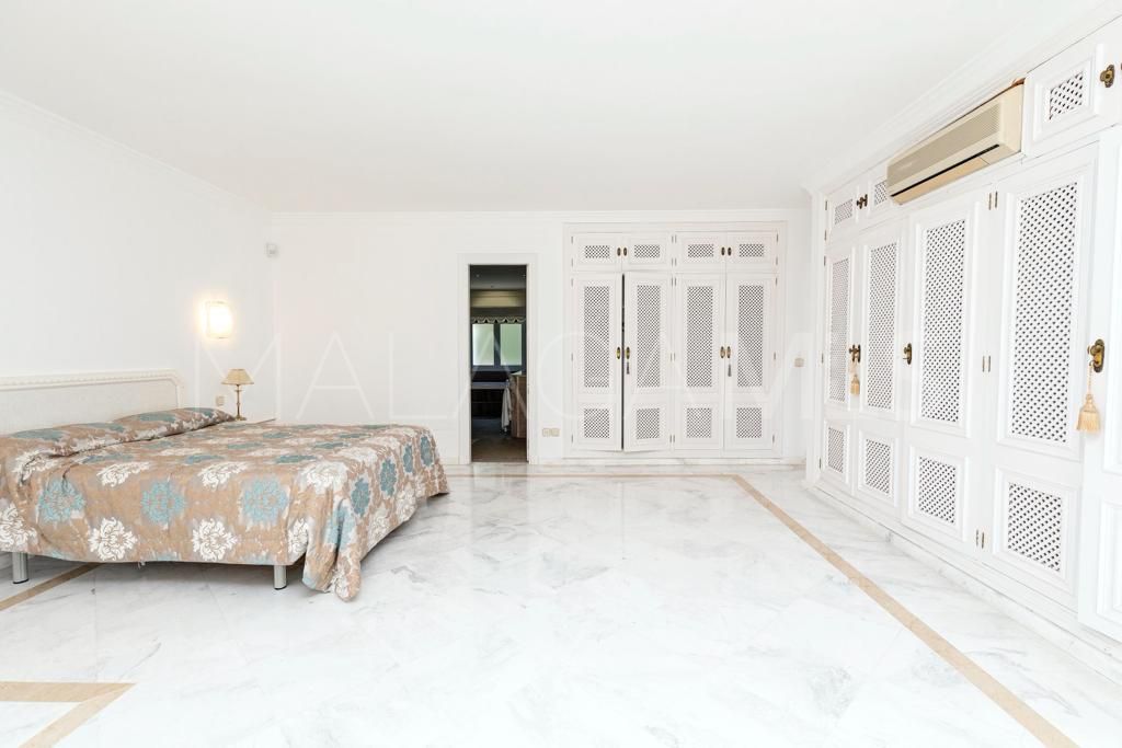 El Paraiso 4 bedrooms villa for sale