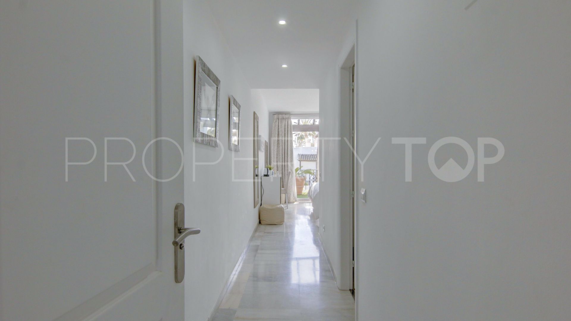 2 bedrooms penthouse for sale in Alcazaba Beach