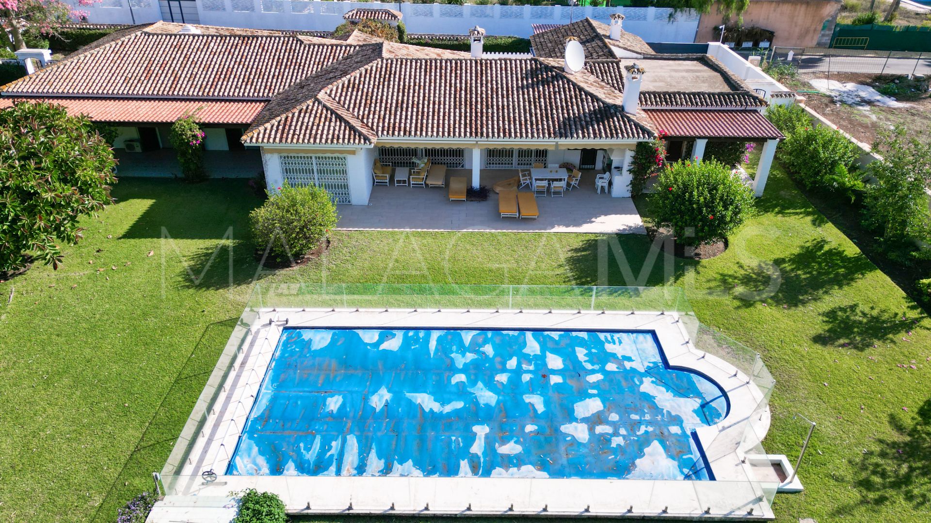 Villa for sale in Guadalmina Baja