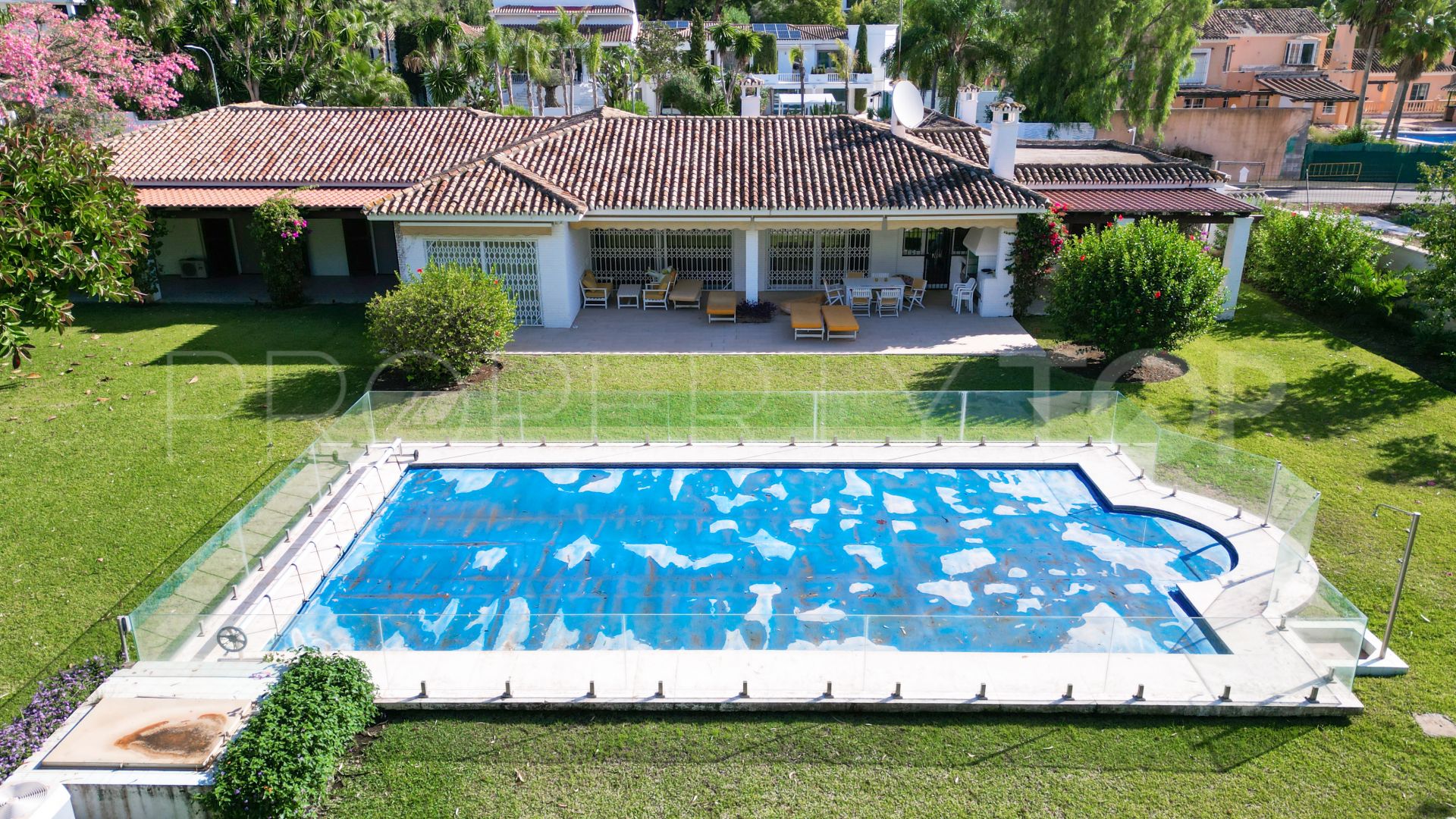 For sale villa in Guadalmina Baja