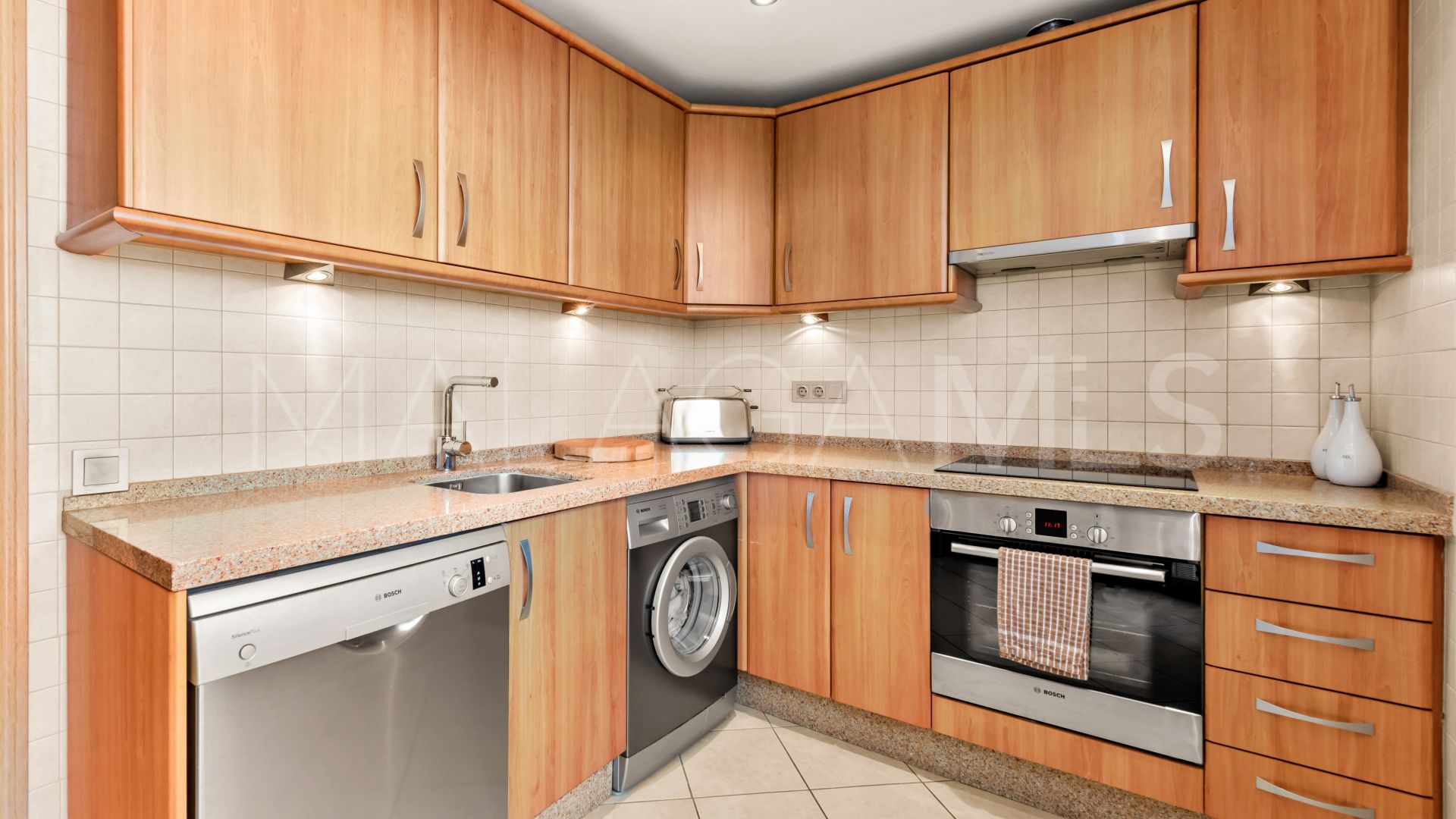 Buy atico duplex with 3 bedrooms in Selwo