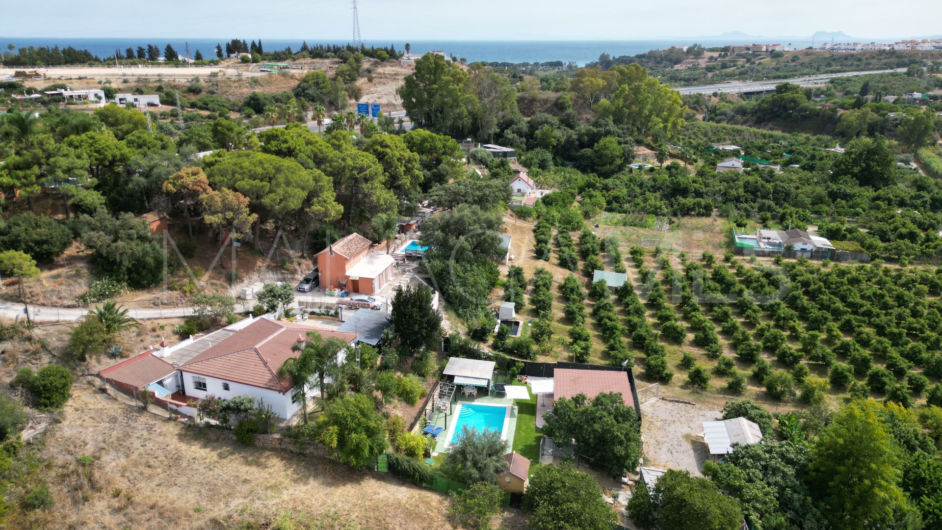 Landhaus for sale in Estepona