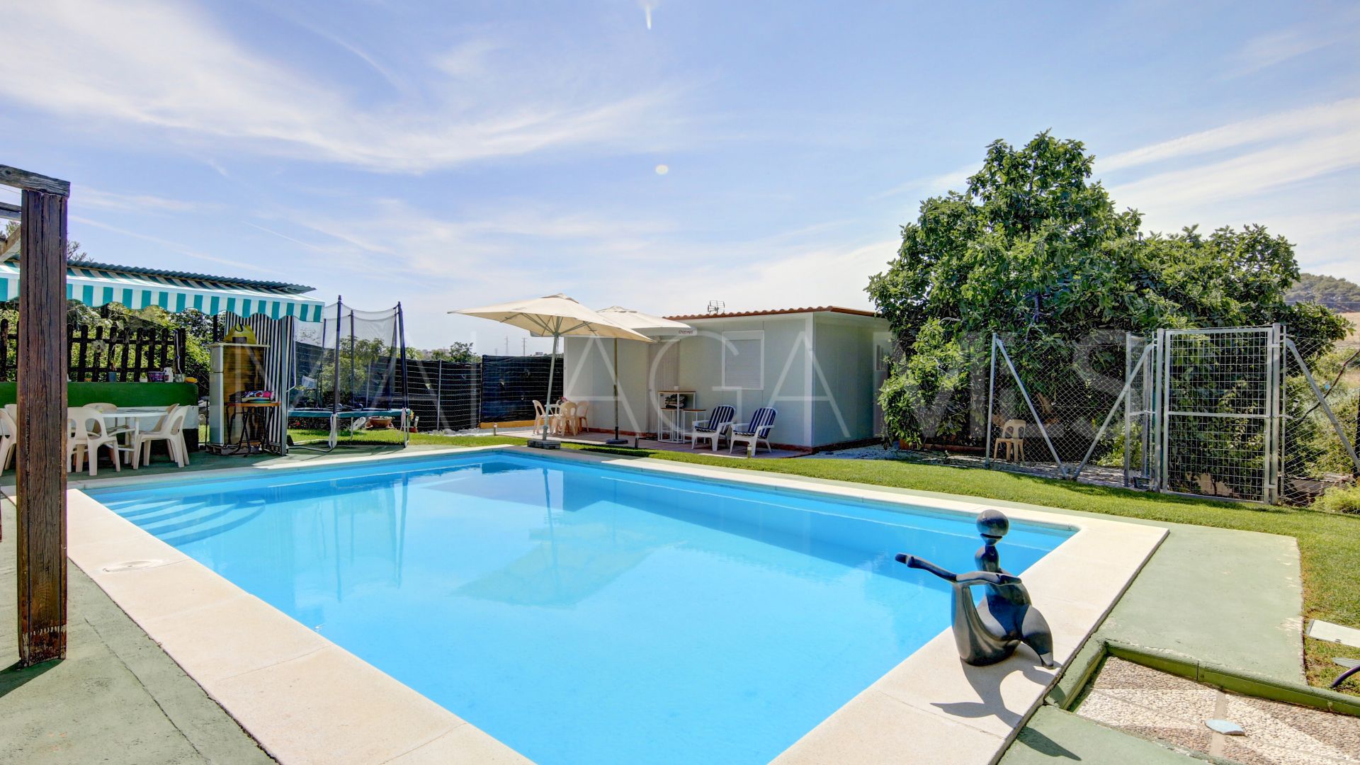 Landhaus for sale in Estepona